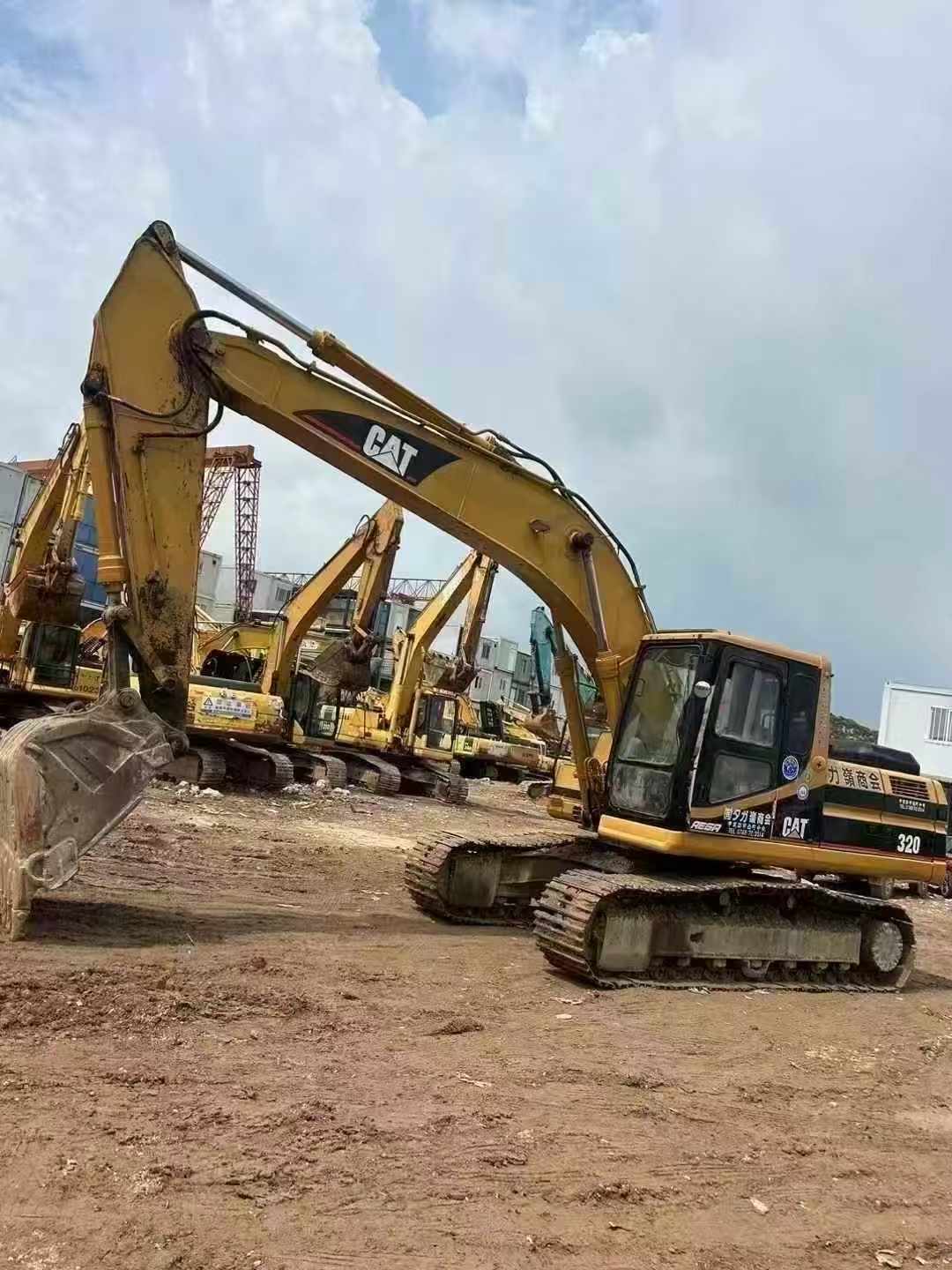 Buy Caterpillar 320V2 Used Excavator / 1