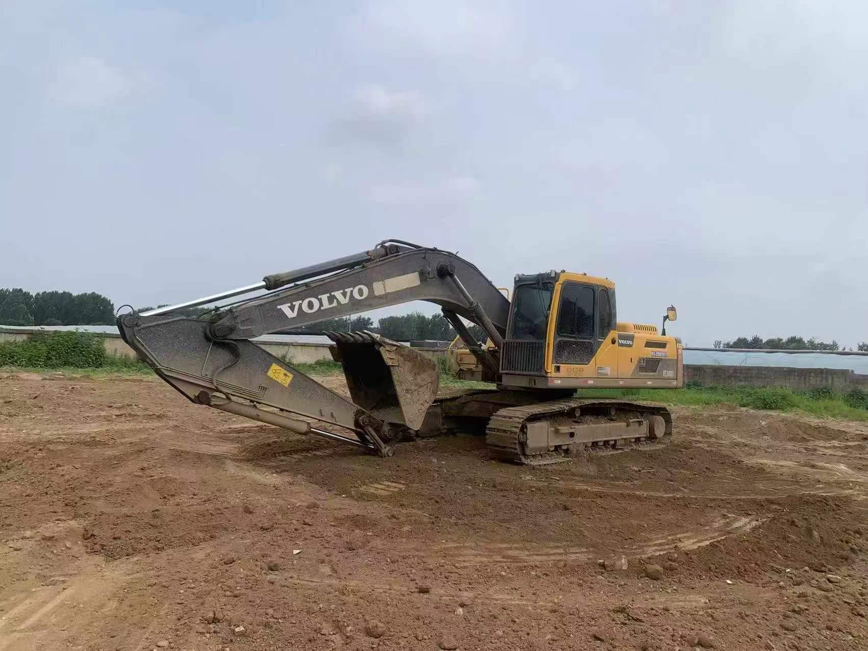 Buy Volvo EC240 Used Excavator / 1