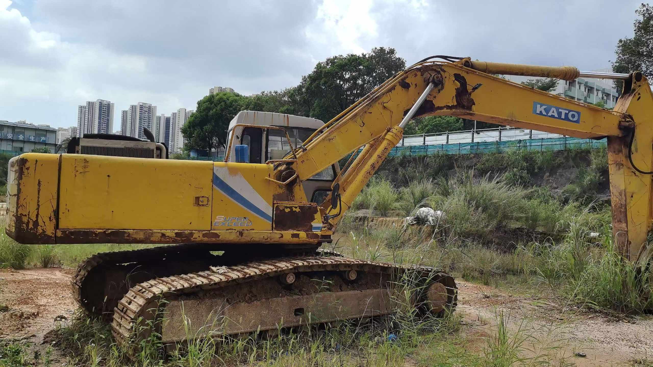 Buy Kato HD1023-LC Used Excavator