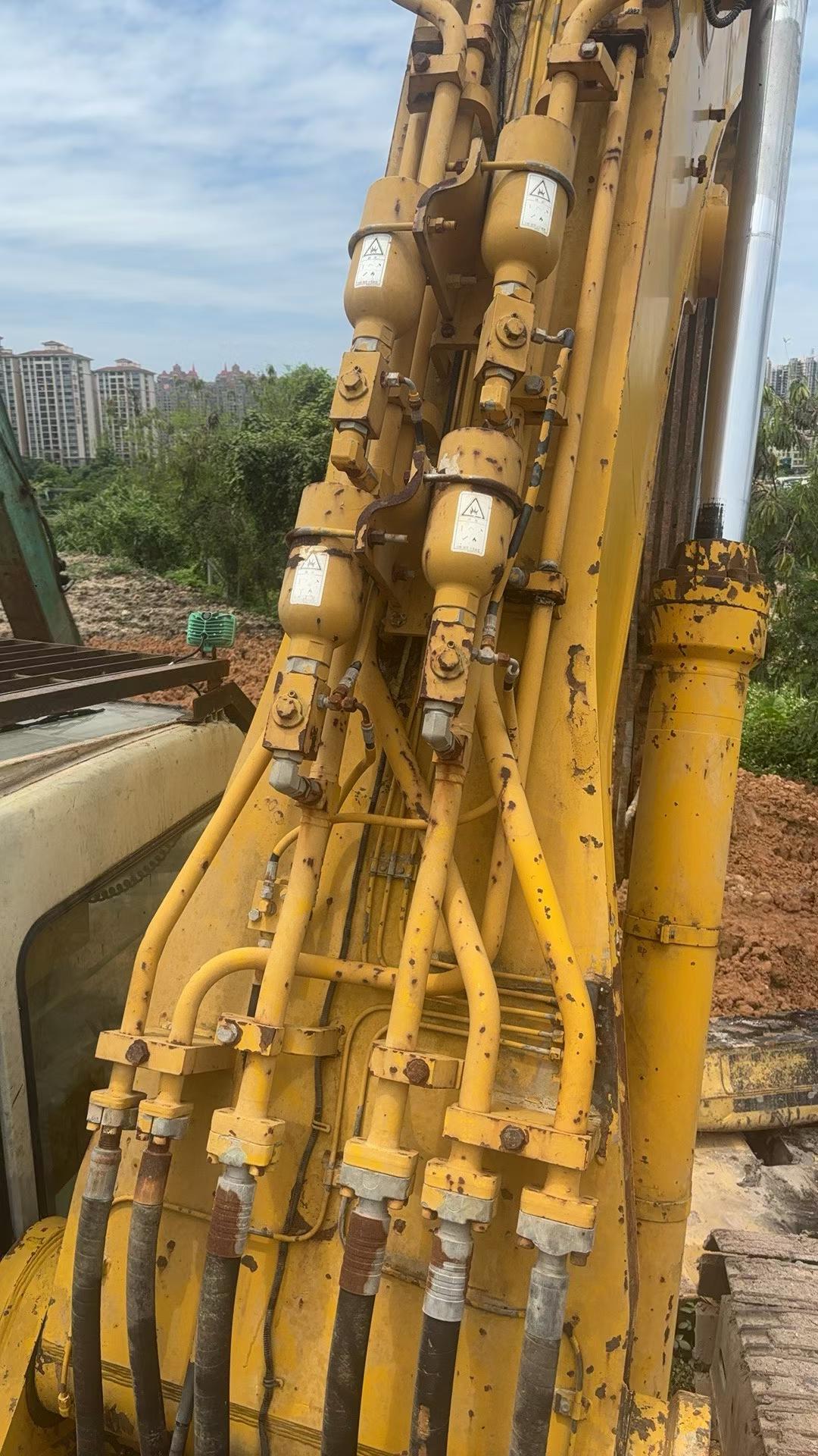 Buy Kato HD2045 Used Excavator / 3 Buy Kato HD2045 Used Excavator / 3