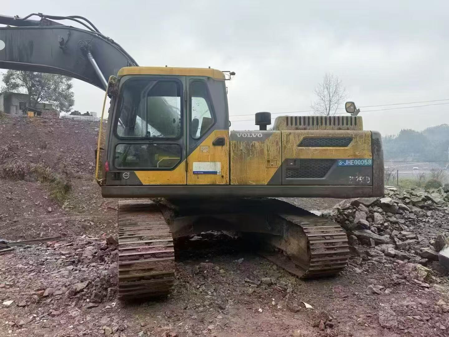 Buy Volvo L250G Used Excavator / 1