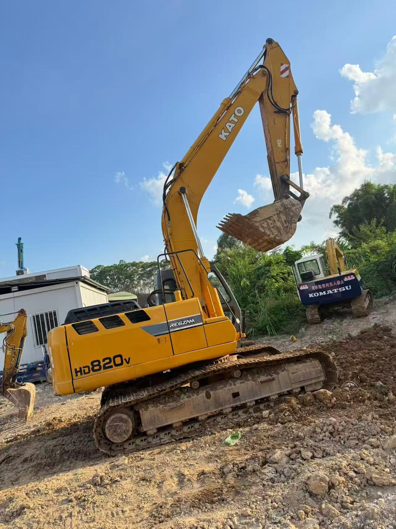 Buy Kato HD820V Used Excavator / 2 Buy Kato HD820V Used Excavator / 2