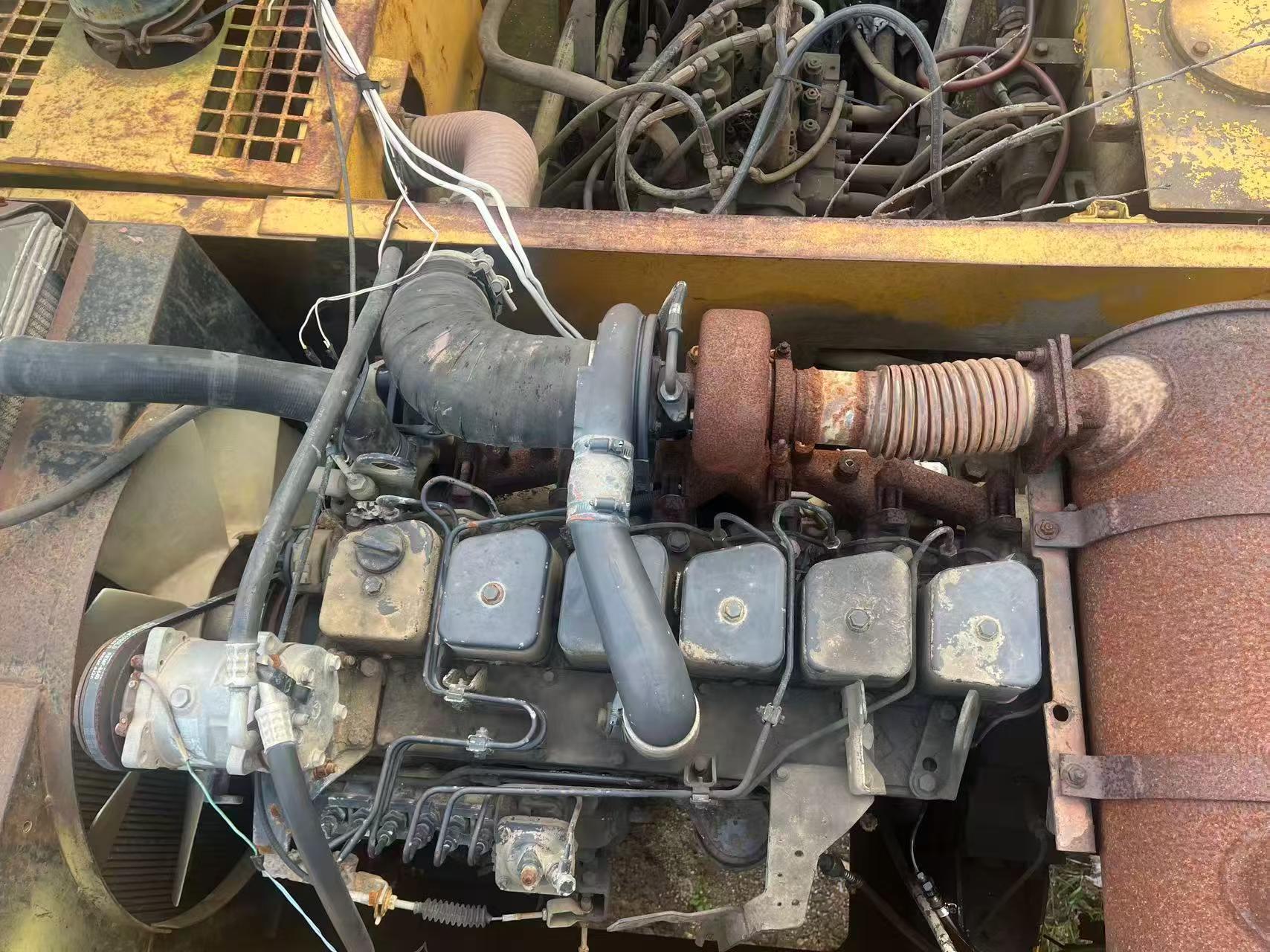 Buy Hyundai R260LC-5 Used Excavator / 4 Buy Hyundai R260LC-5 Used Excavator / 4
