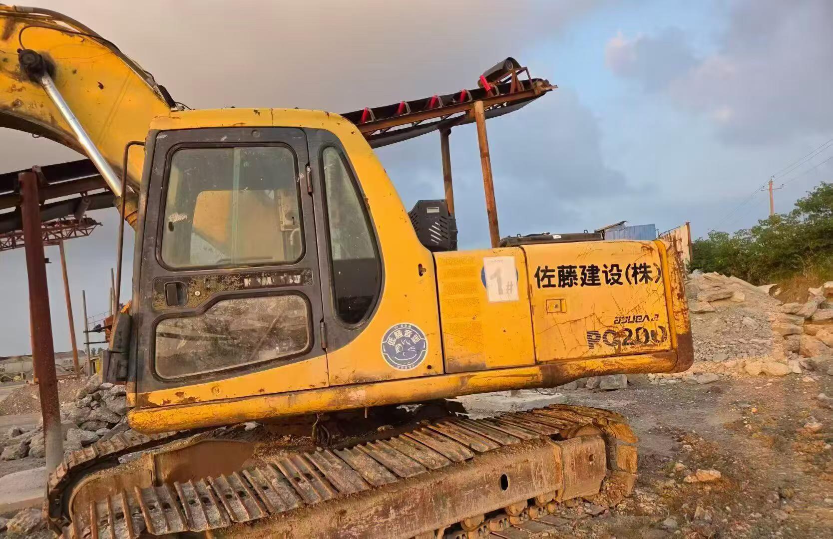 Buy Komatsu PC200-6 Used Excavator / 7 Buy Komatsu PC200-6 Used Excavator / 7