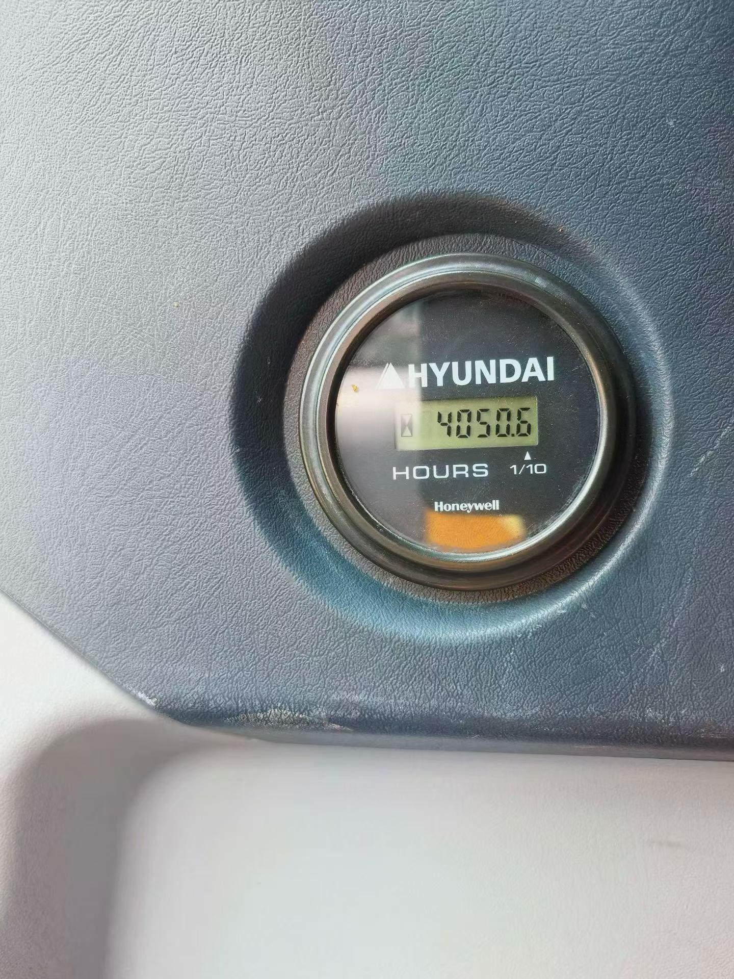 Buy Hyundai R130W Used Excavator / 4 Buy Hyundai R130W Used Excavator / 4