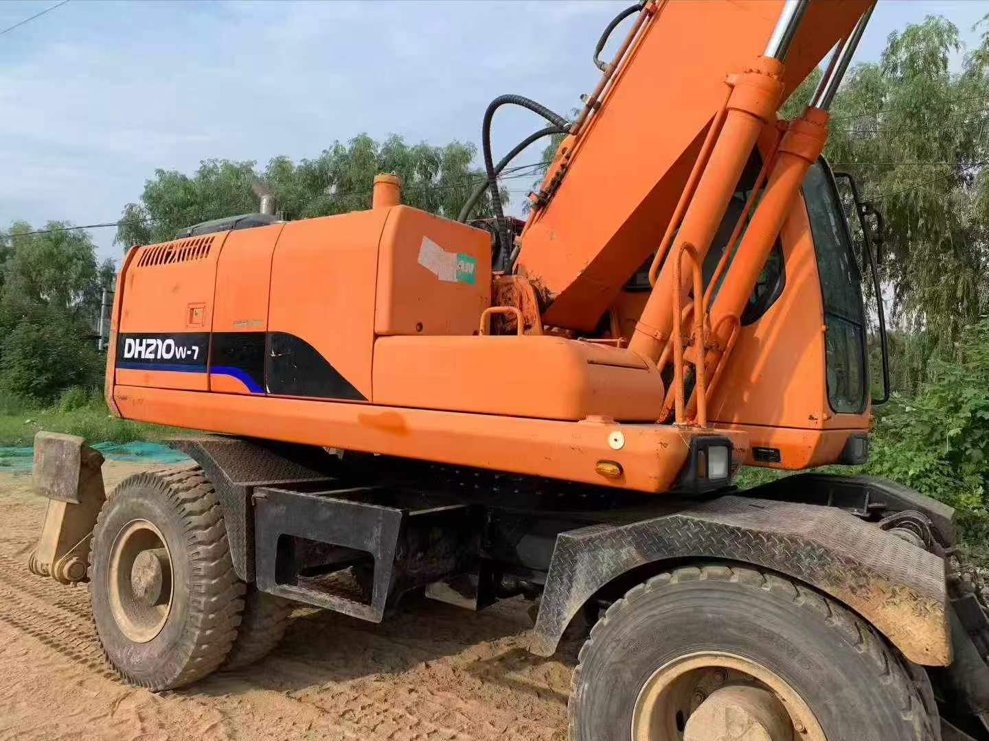 Buy Doosan DH210W-7 Used Excavator / 4 Buy Doosan DH210W-7 Used Excavator / 4