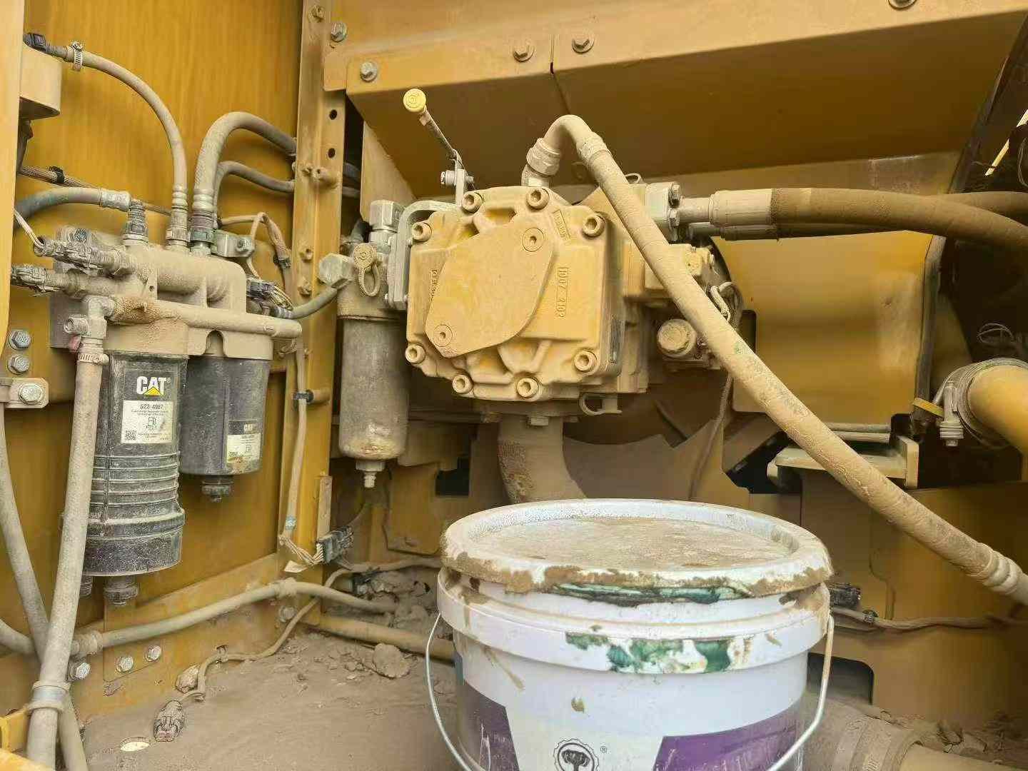 Buy Caterpillar 323 Used Excavator / 8 Buy Caterpillar 323 Used Excavator / 8