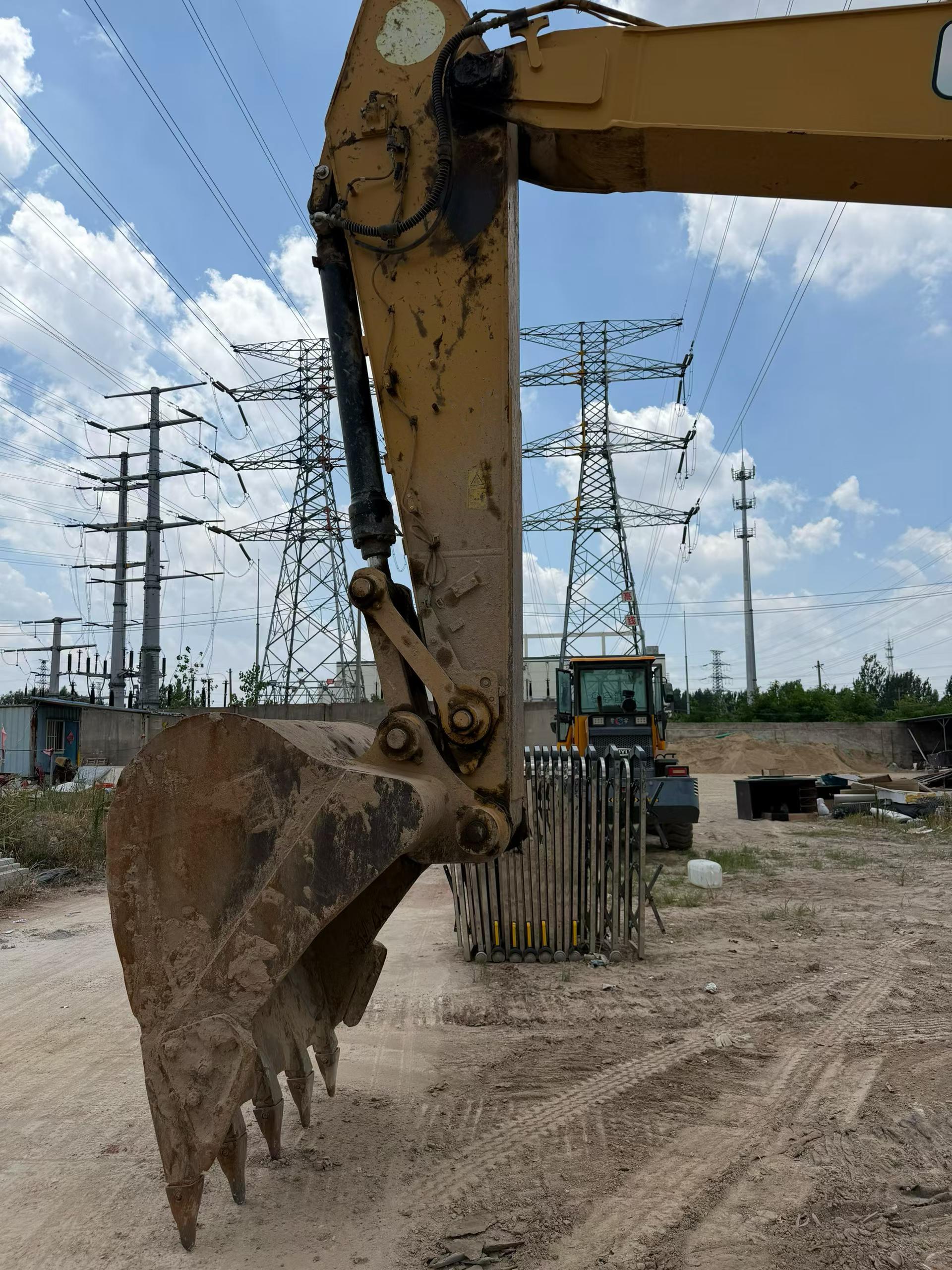 Buy Caterpillar 323 Used Excavator / 9 Buy Caterpillar 323 Used Excavator / 9