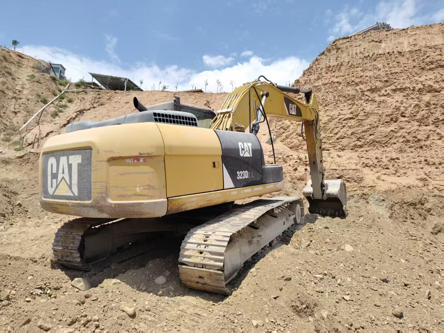 Buy Caterpillar 323D2L Used Excavator / 1