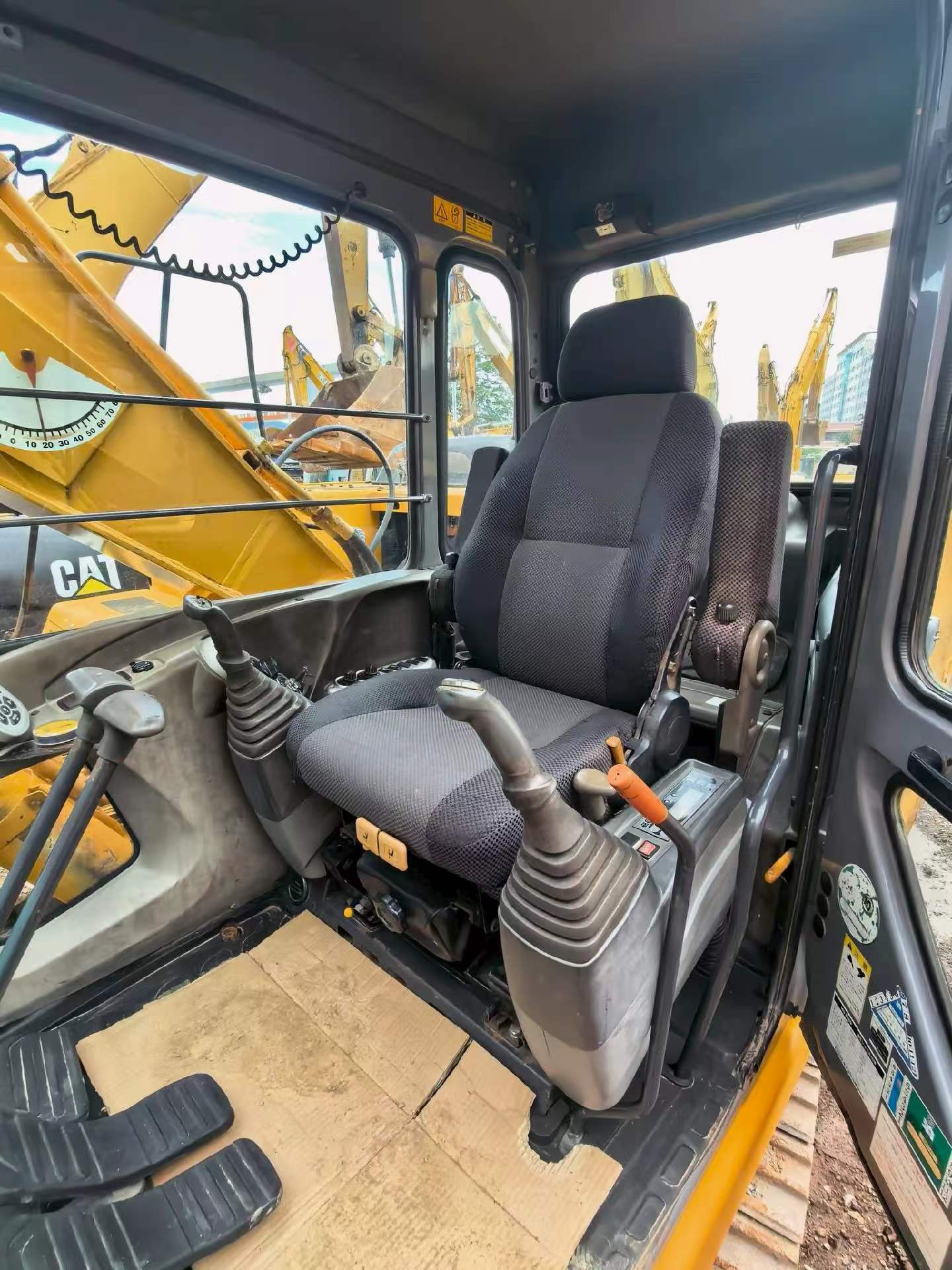 Buy Kato HD820V Used Excavator / 9 Buy Kato HD820V Used Excavator / 9