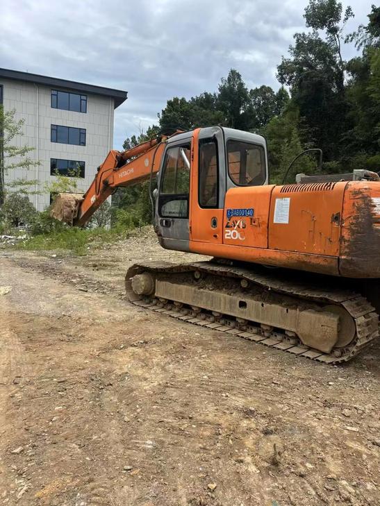 Buy Hitachi ZX200-6 Used Excavator / 1