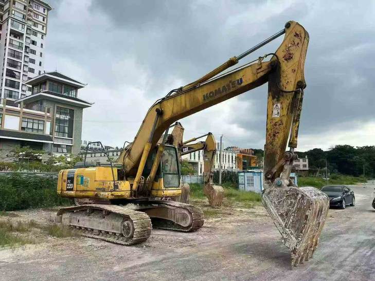 Buy Komatsu PC220-7 Used Excavator / 1