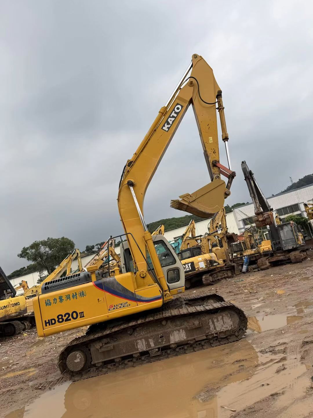 Buy Kato 820-3SP Used Excavator / 1
