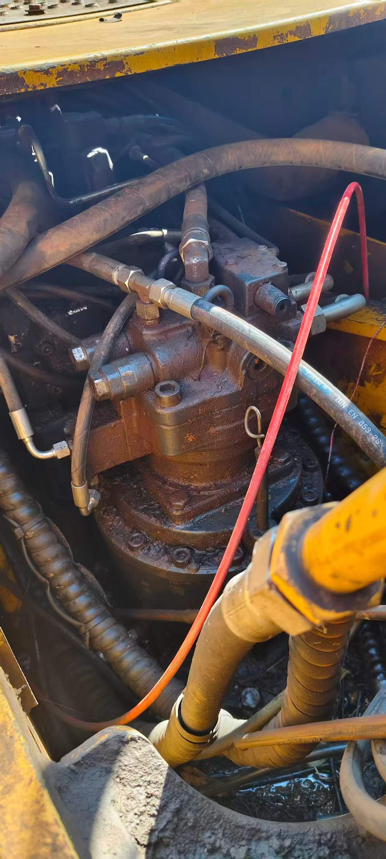 شراء حفارة XCMG XE215C مستعملة / 6