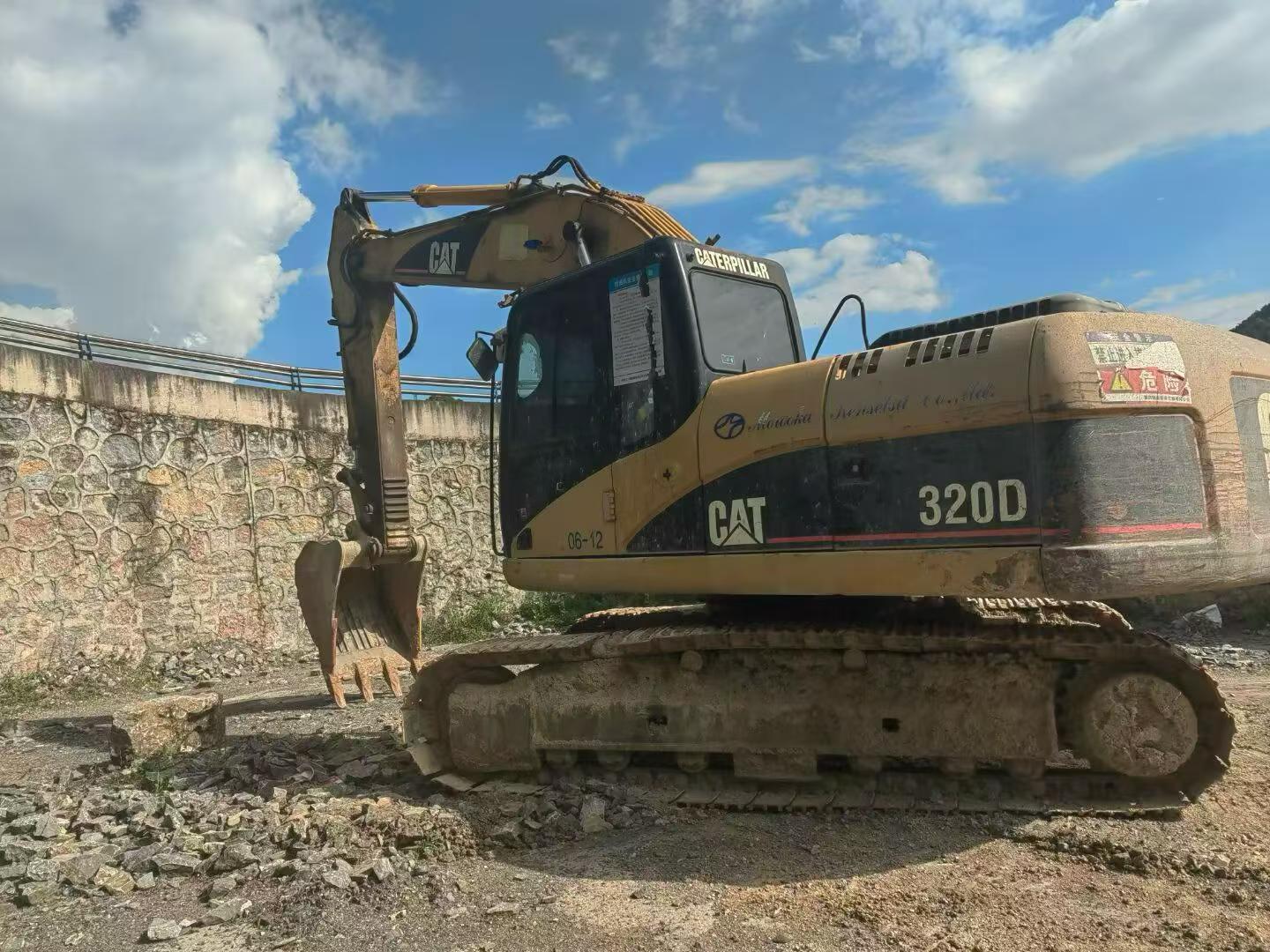 Buy Caterpillar 320D Used Excavator / 2 Buy Caterpillar 320D Used Excavator / 2