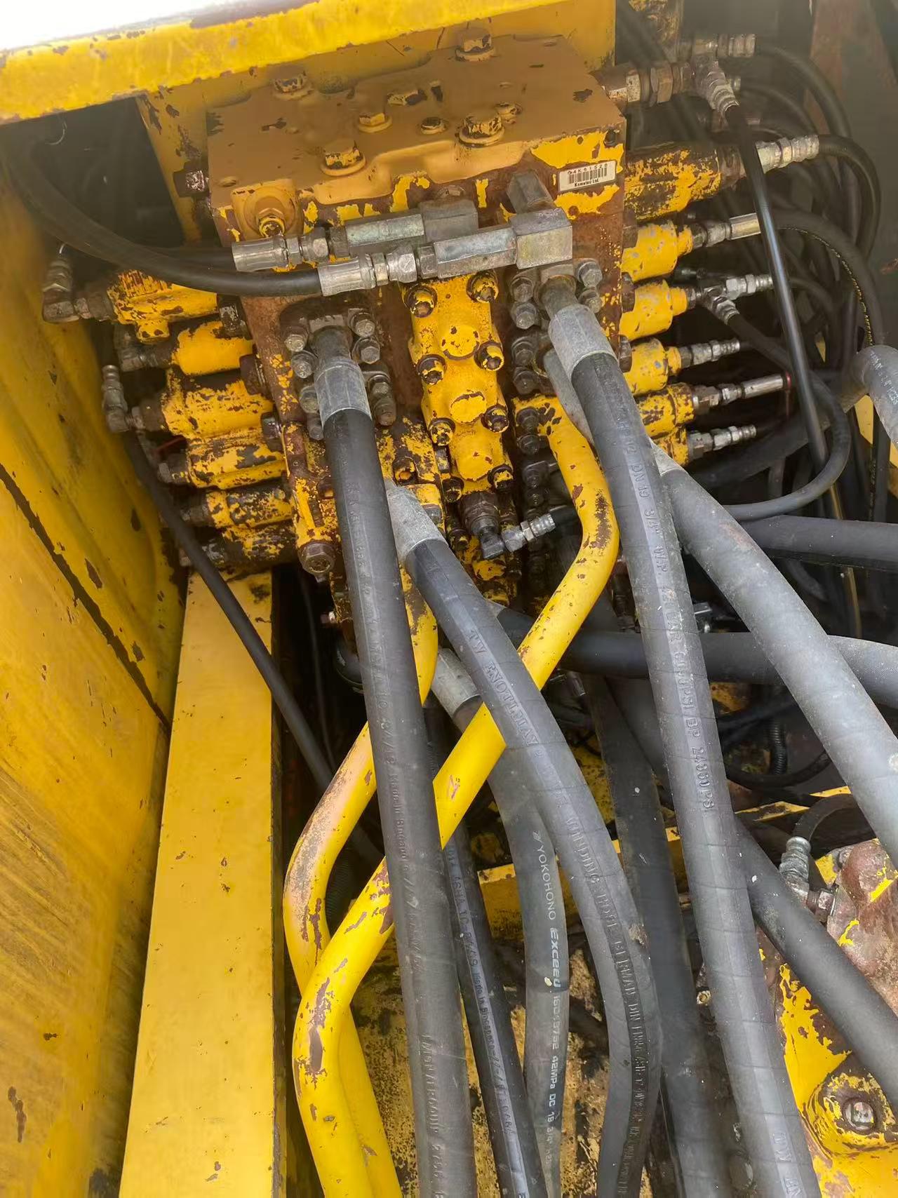 Compre Escavadeira Komatsu PC200-7 Usada / 2