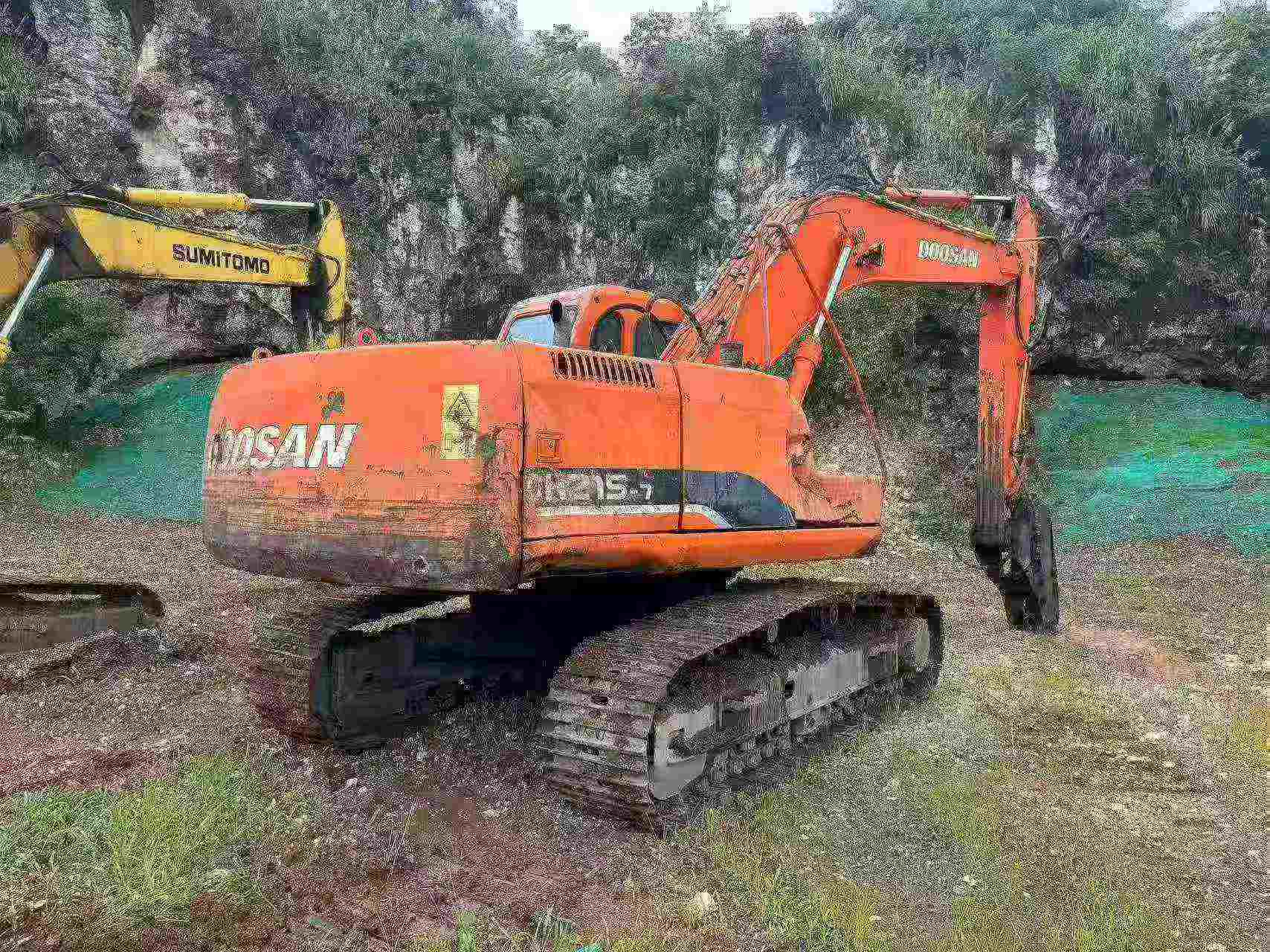 Buy Doosan DH215-7 Used Excavator / 2 Buy Doosan DH215-7 Used Excavator / 2