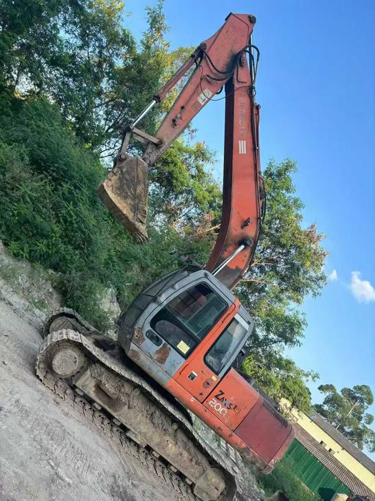 Buy Hitachi ZX200-6 Used Excavator / 1