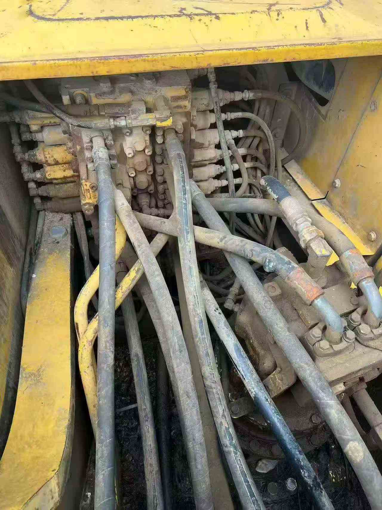 Buy Komatsu PC220-7 Used Excavator / 3 Buy Komatsu PC220-7 Used Excavator / 3