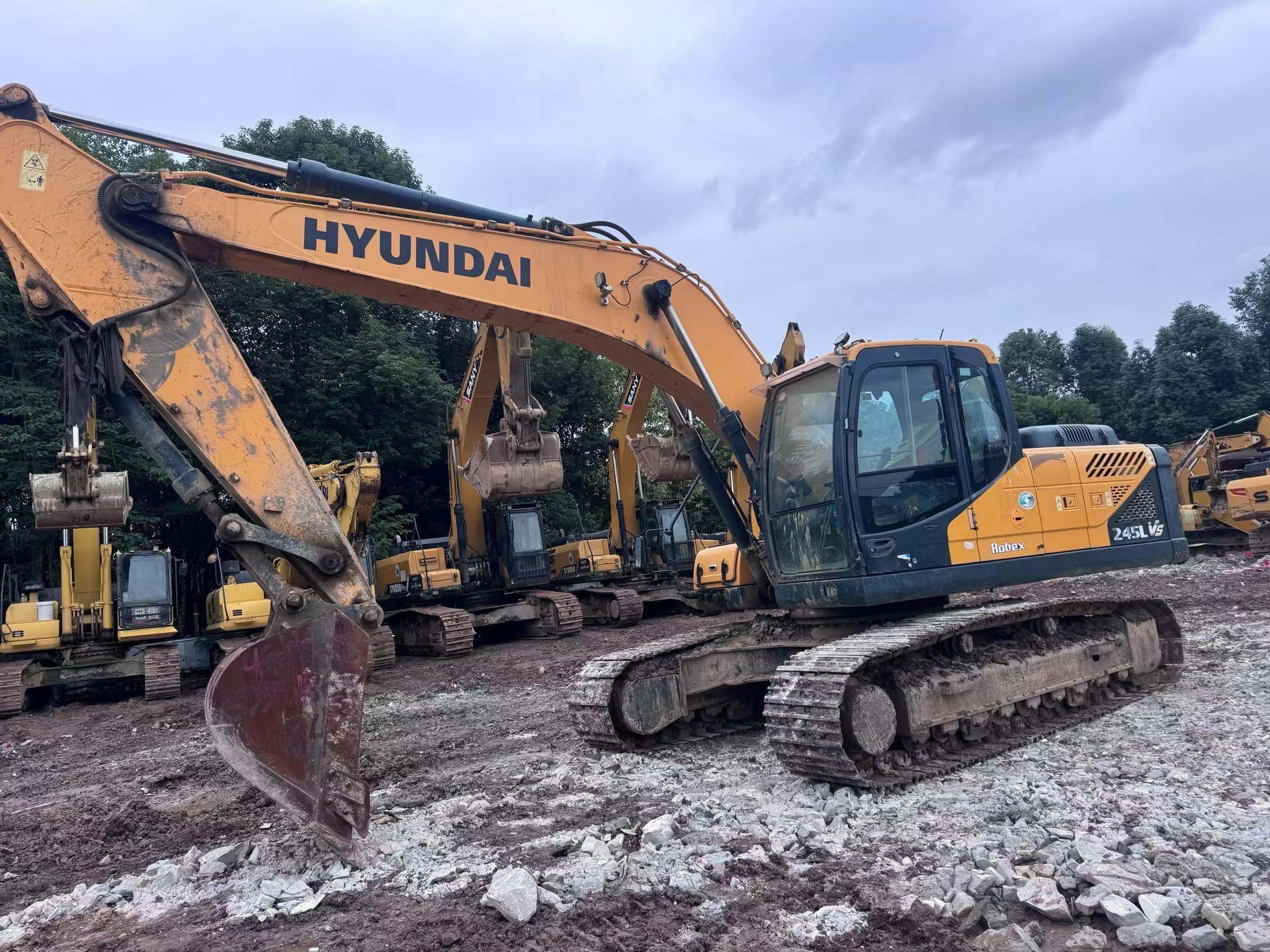Buy Hyundai R225-7 Used Excavator / 2 Buy Hyundai R225-7 Used Excavator / 2