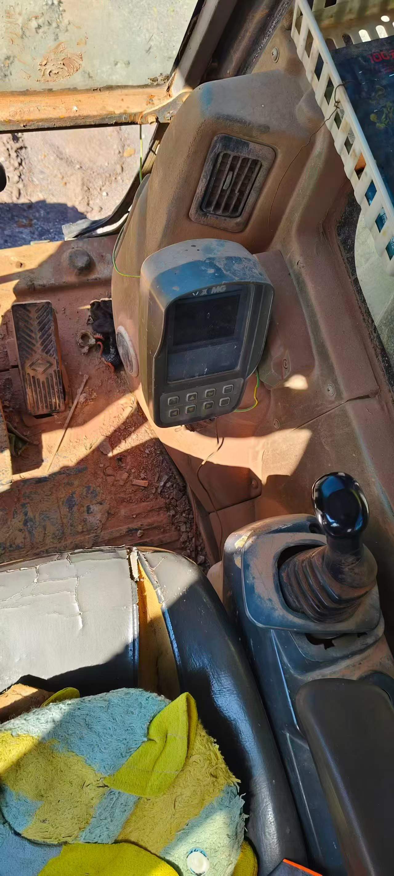 شراء حفارة XCMG XE215C مستعملة / 9