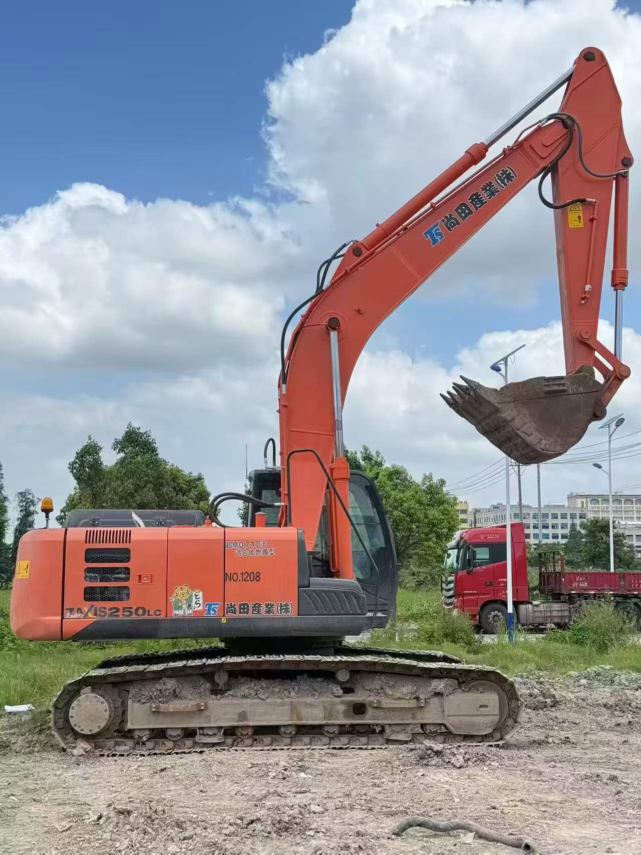 Buy Hitachi EX250-5 Used Excavator / 2 Buy Hitachi EX250-5 Used Excavator / 2