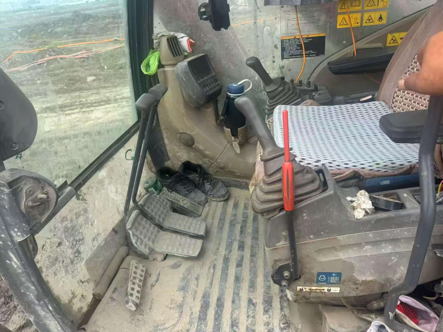 شراء حفارة Hitachi ZX240 مستعملة / 4