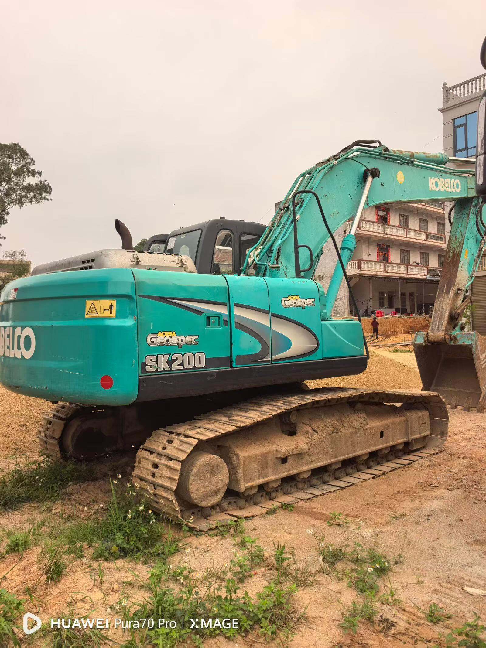 Buy Kobelco SK200 Used Excavator / 1