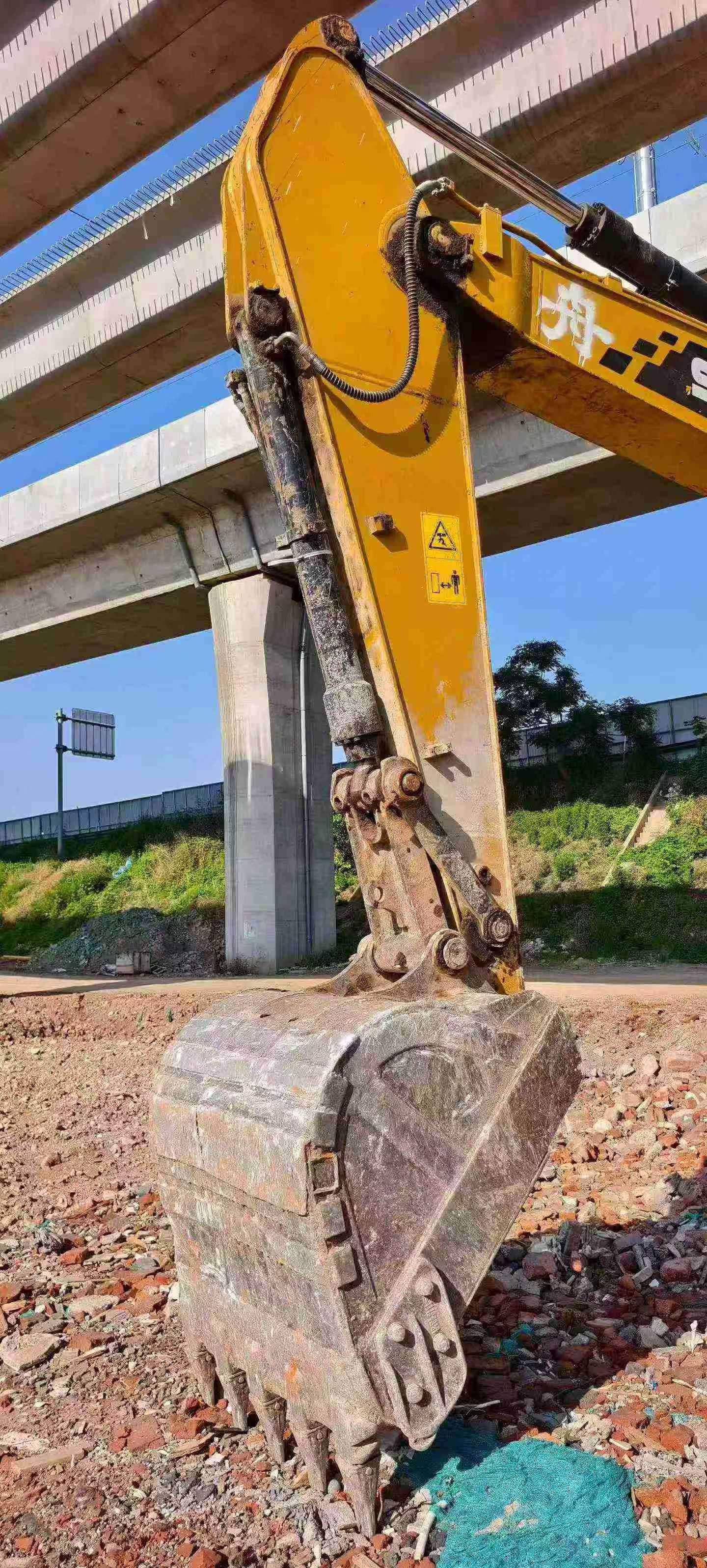 Buy Sany SY205C Used Excavator / 3 Buy Sany SY205C Used Excavator / 3