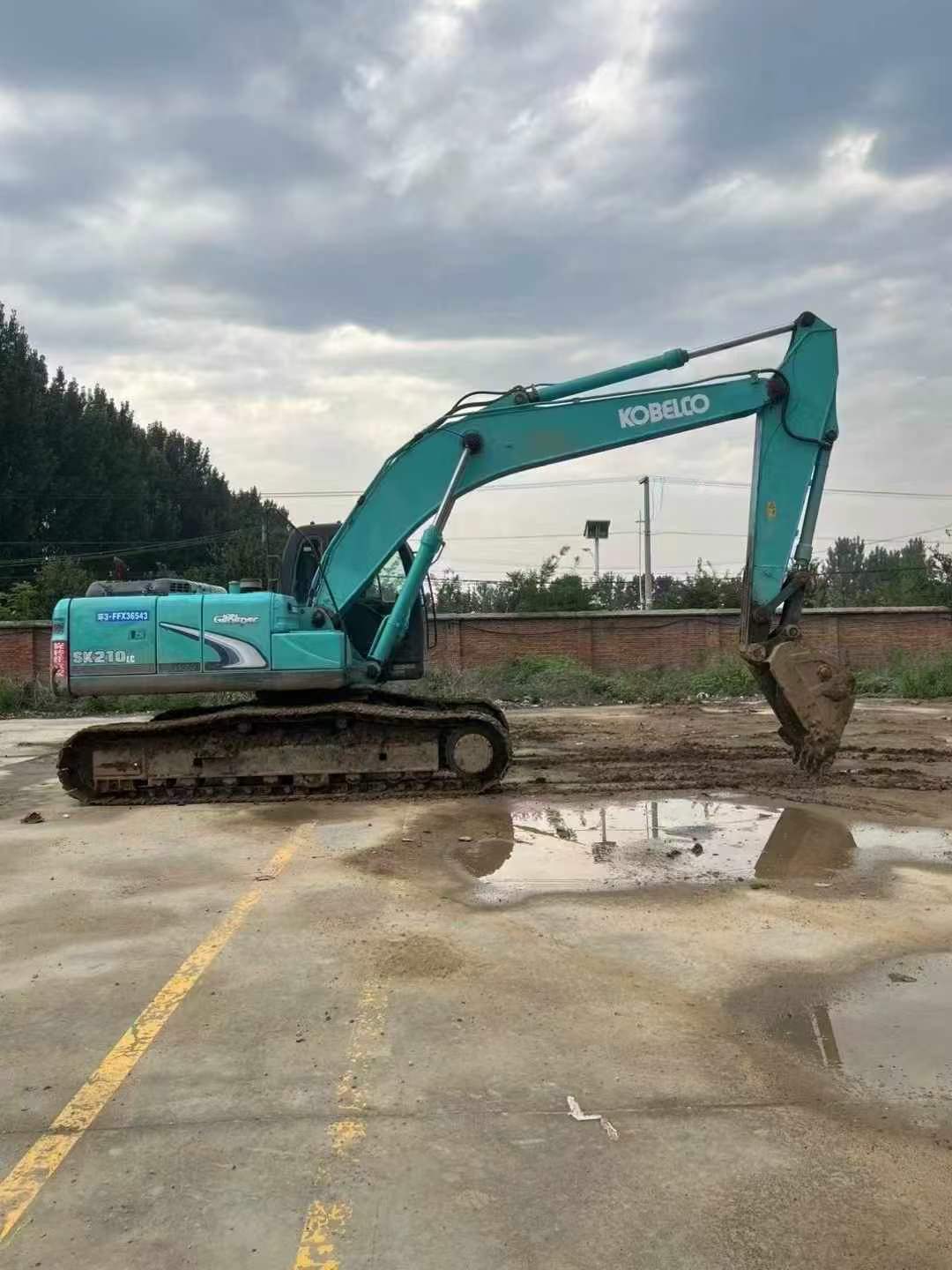 Buy Kobelco SK210 Used Excavator / 4 Buy Kobelco SK210 Used Excavator / 4