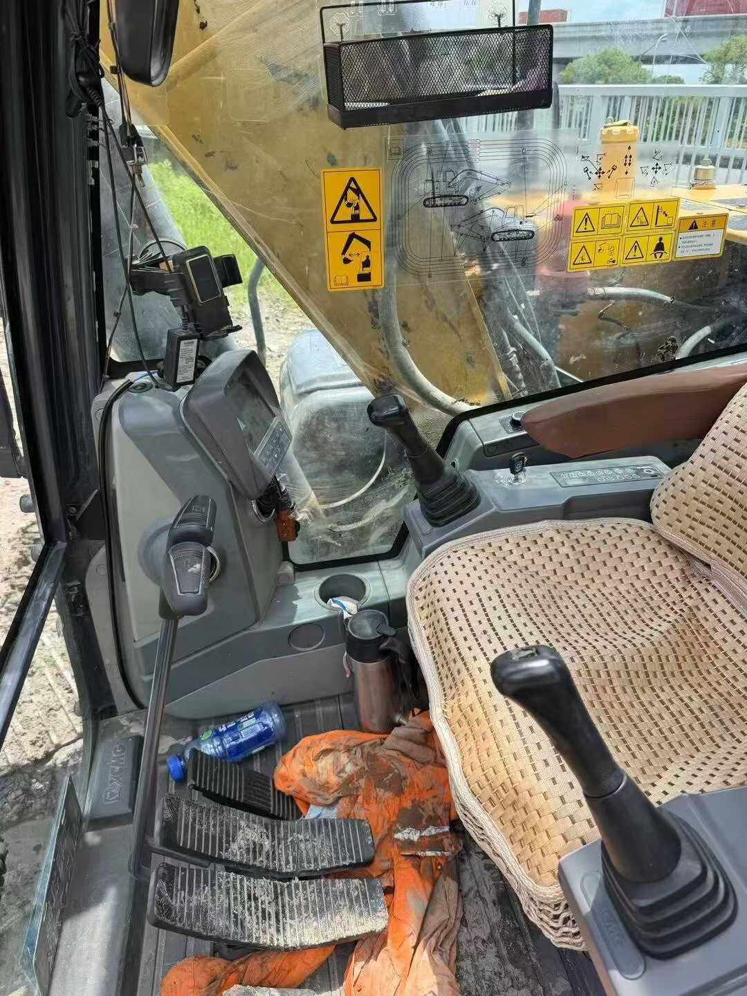 Compre Excavadora XCMG XE135B Usada / 9
