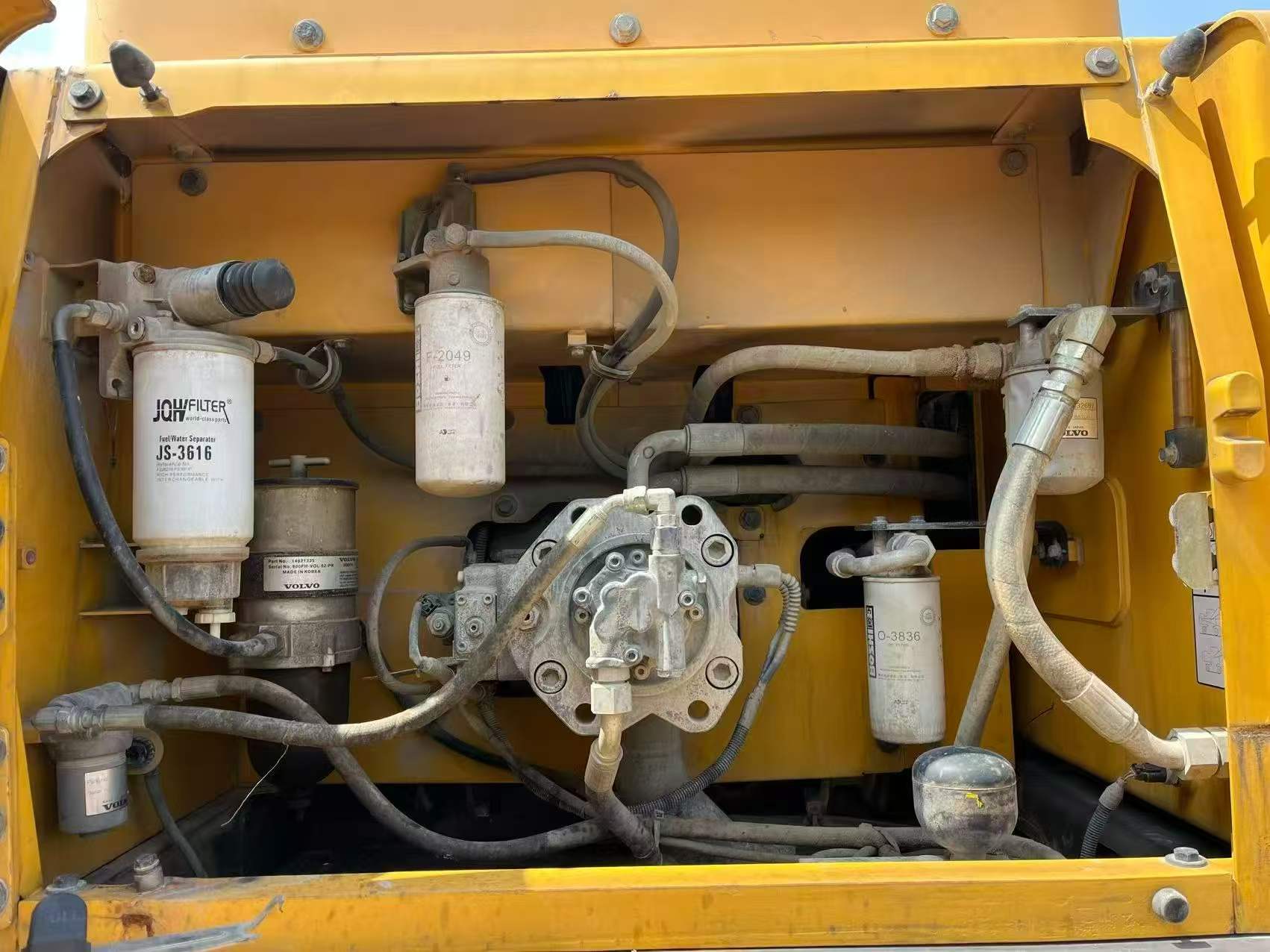 Buy Volvo L250G Used Excavator / 2 Buy Volvo L250G Used Excavator / 2
