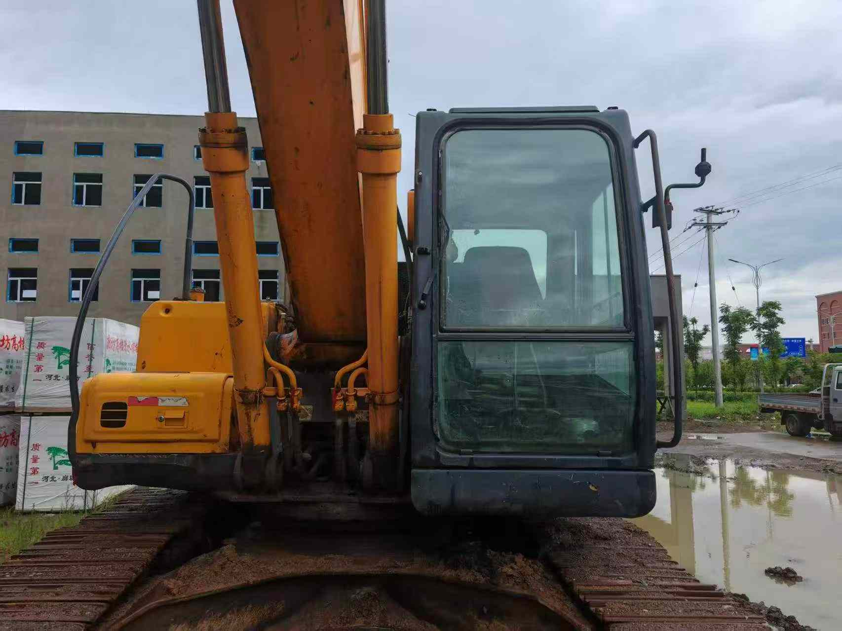Buy Hyundai R225-7 Used Excavator / 6 Buy Hyundai R225-7 Used Excavator / 6