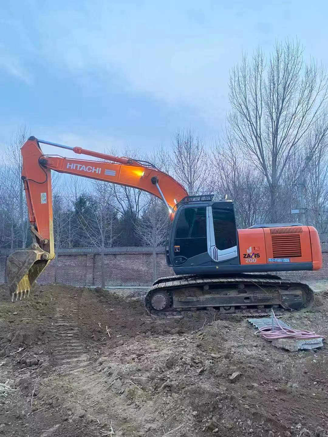 Buy Hitachi EX200 Used Excavator / 1