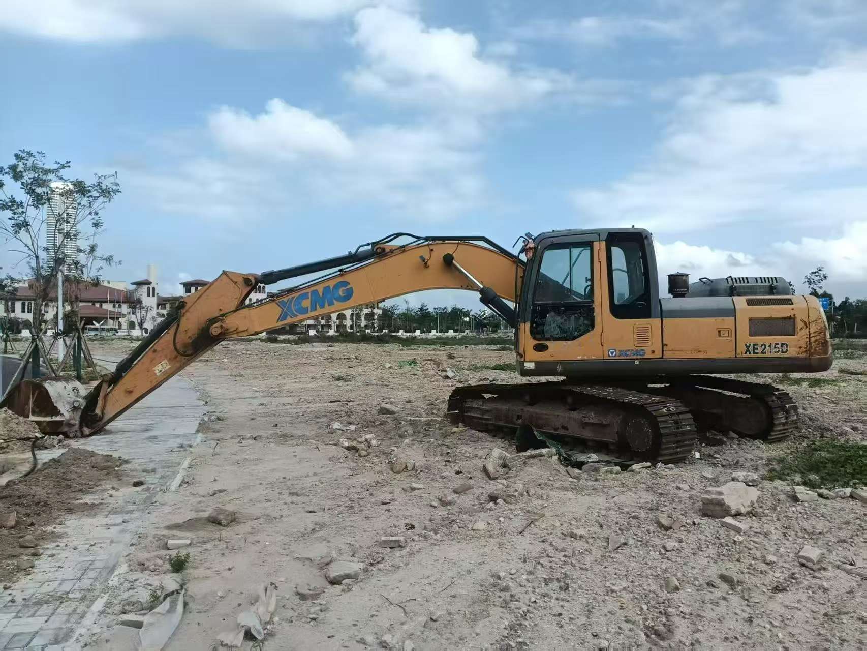 Buy XCMG XE200 Used Excavator / 1