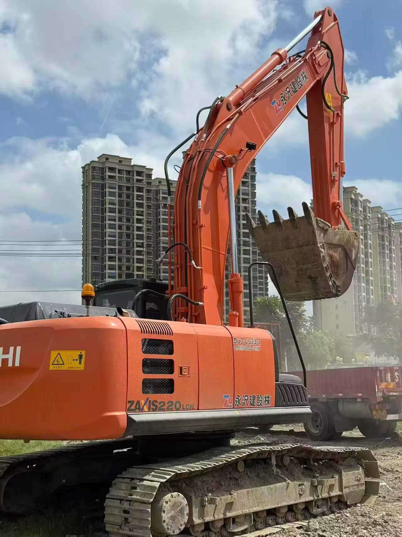 Acheter Pelle Hitachi EX220LC d'occasion / 3