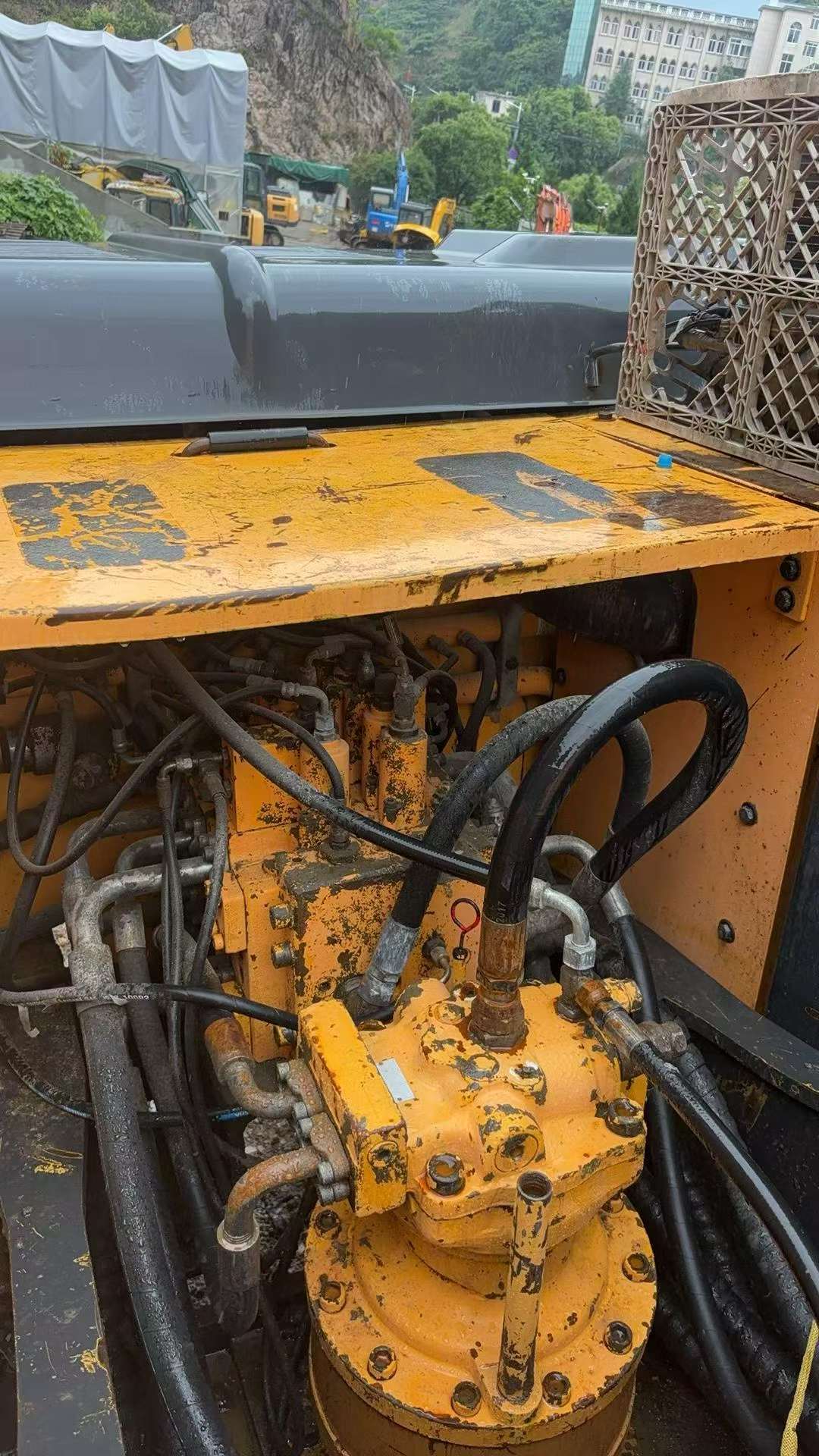 Buy Hyundai R215-7 Used Excavator / 2 Buy Hyundai R215-7 Used Excavator / 2