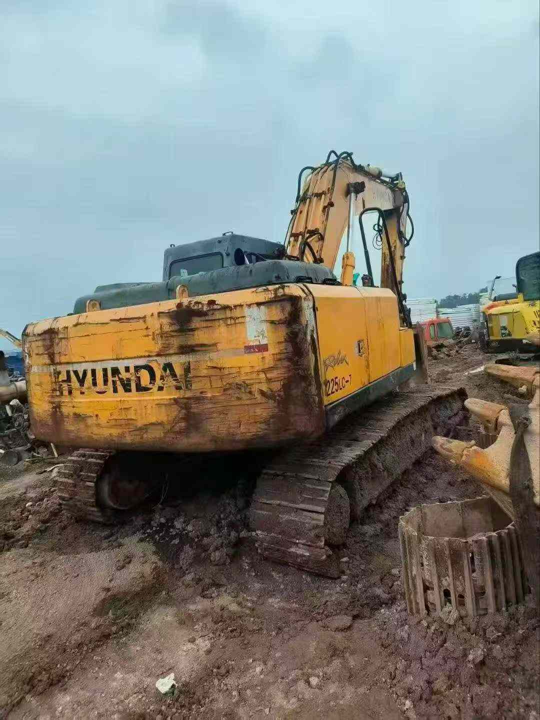 Buy Hyundai R225-7 Used Excavator / 4 Buy Hyundai R225-7 Used Excavator / 4