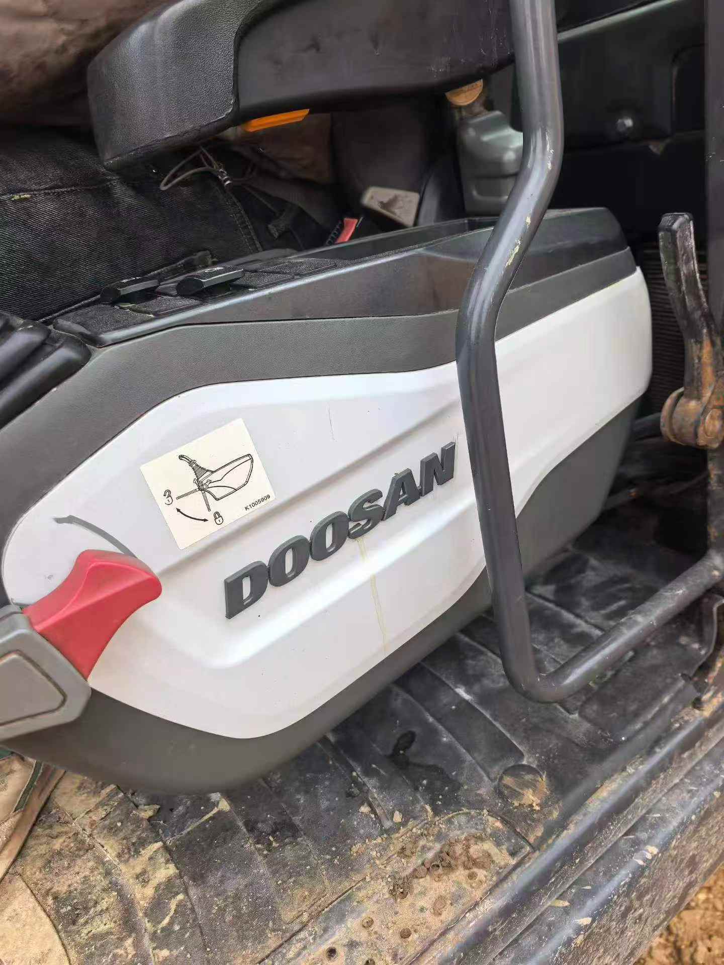 Buy Doosan DH420 Used Excavator / 9 Buy Doosan DH420 Used Excavator / 9