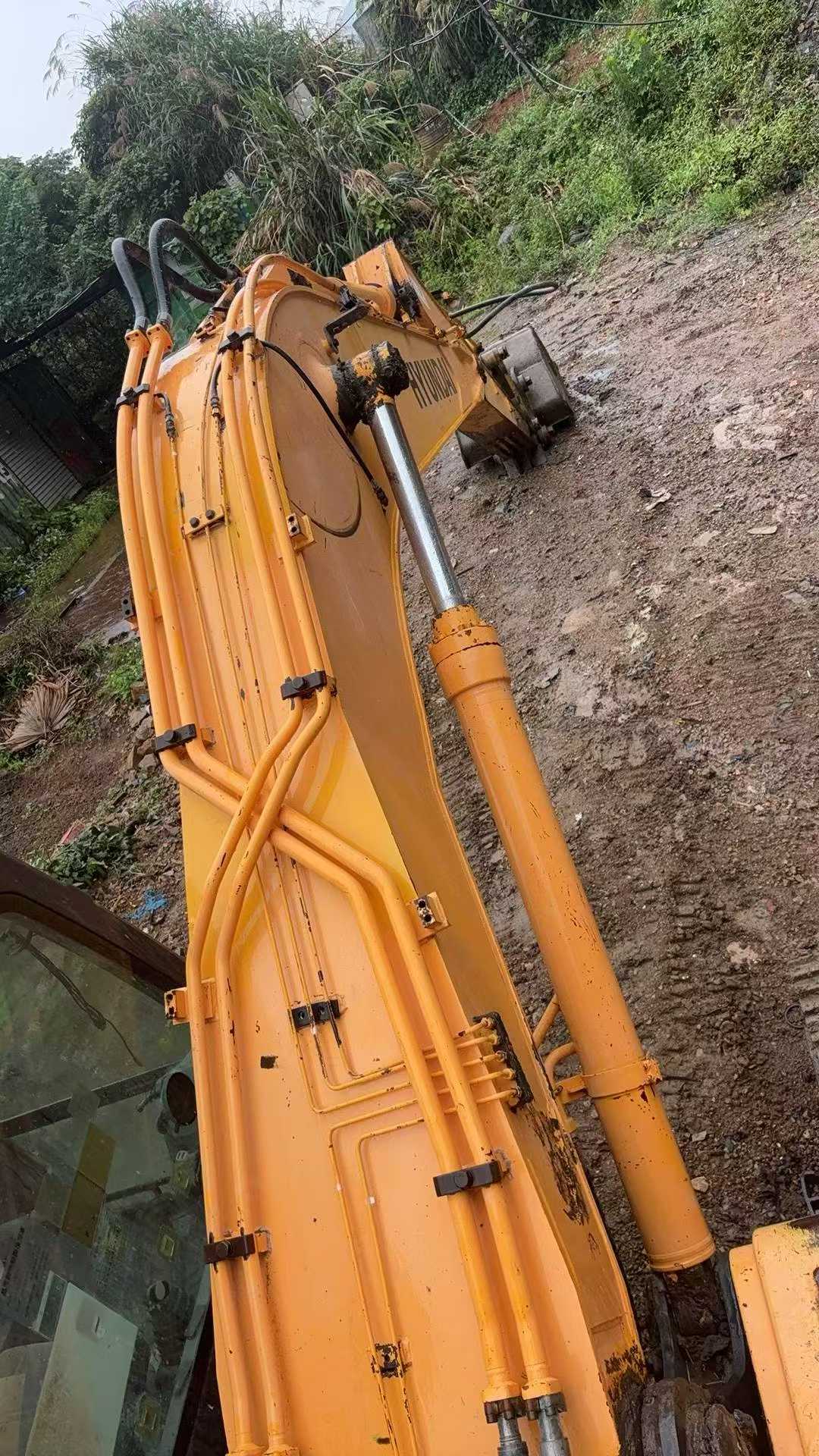 Buy Hyundai R215-7 Used Excavator / 4 Buy Hyundai R215-7 Used Excavator / 4