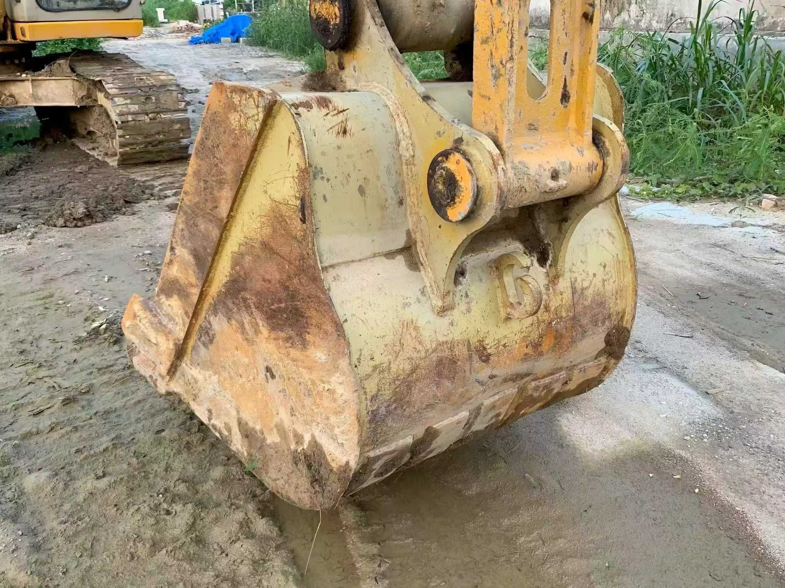 Buy Kato 820-3SP Used Excavator / 7