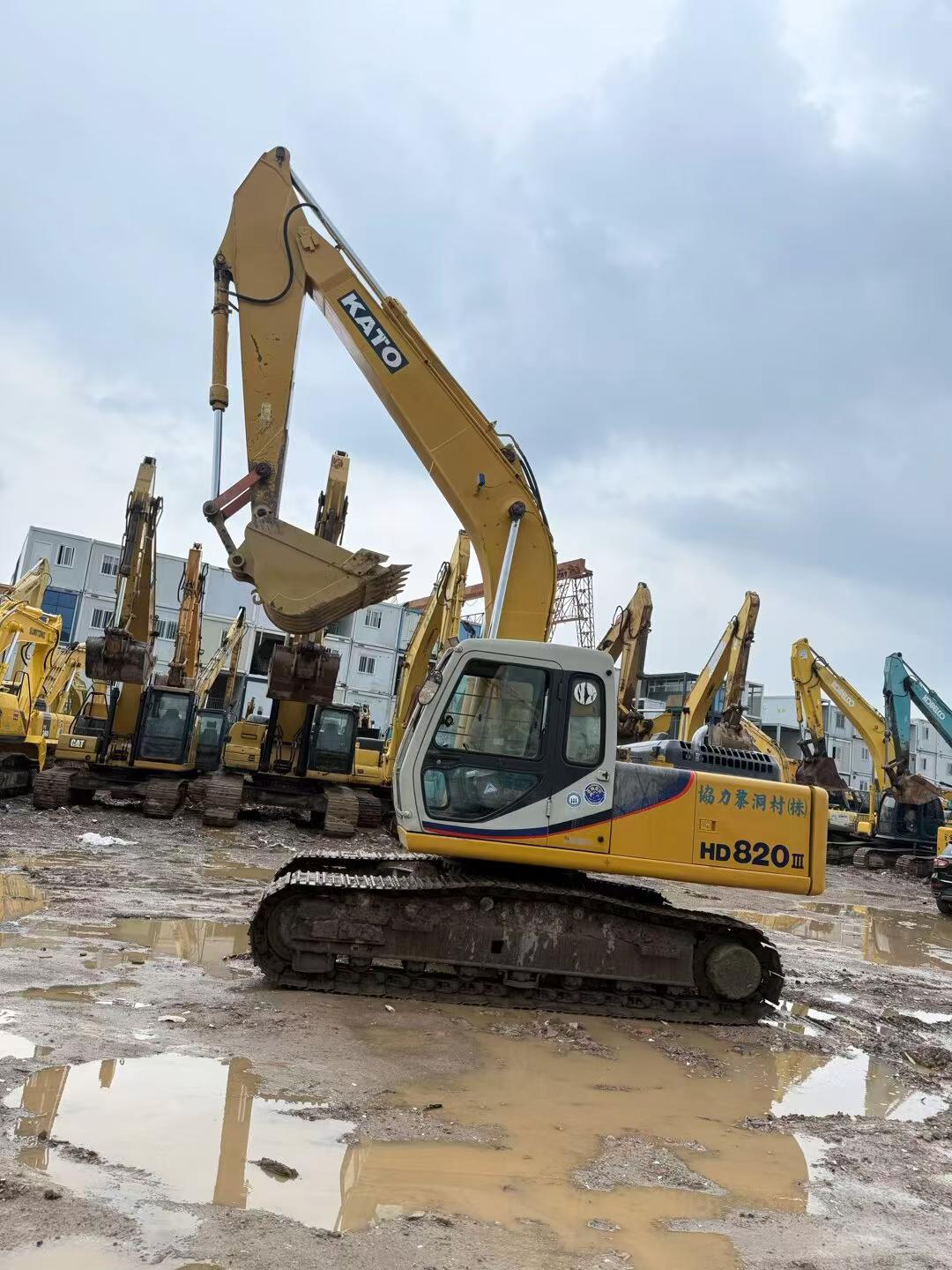 Buy Kato 820-3SP Used Excavator / 2 Buy Kato 820-3SP Used Excavator / 2