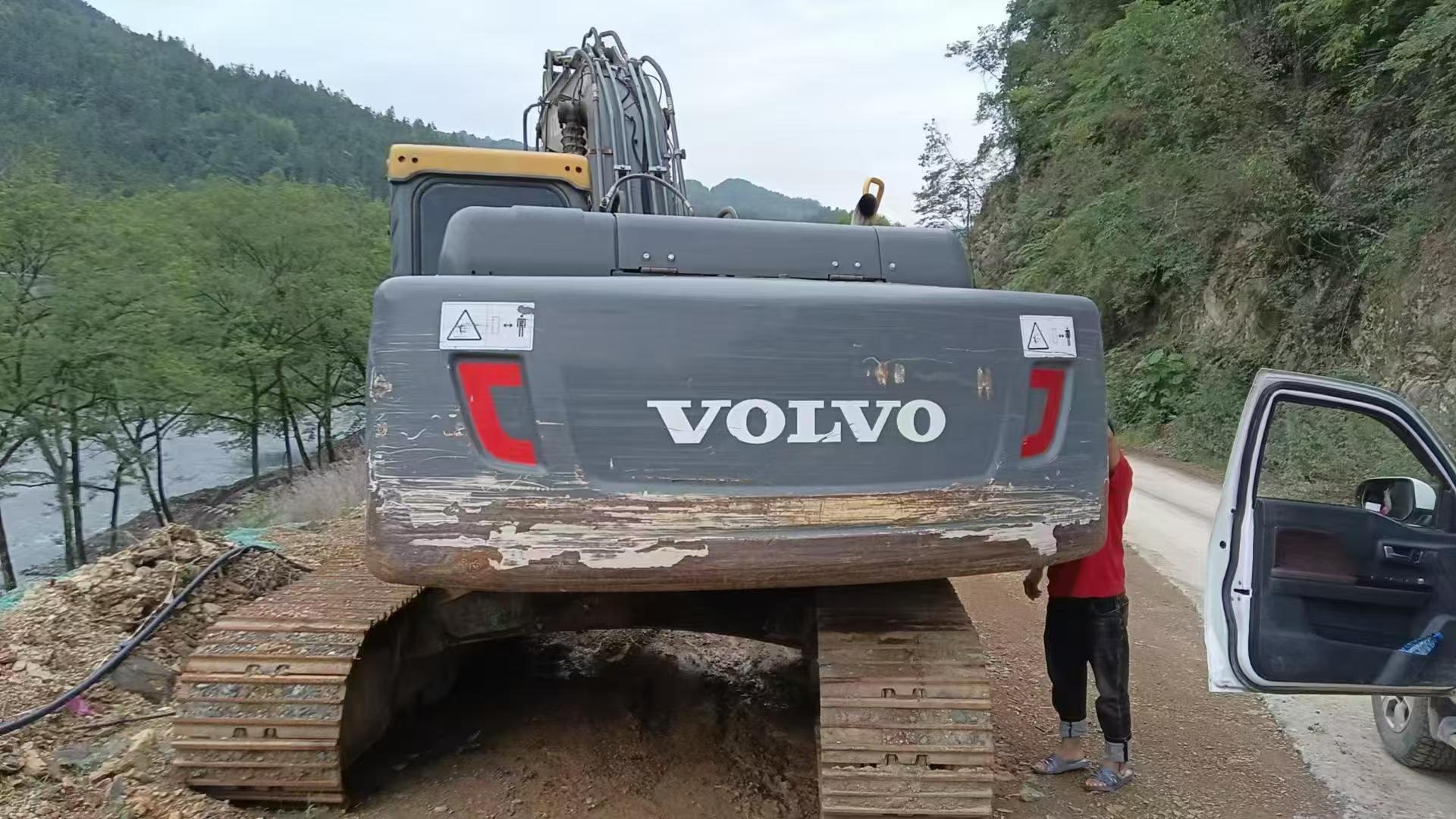 Buy Volvo EC210B Used Excavator / 1