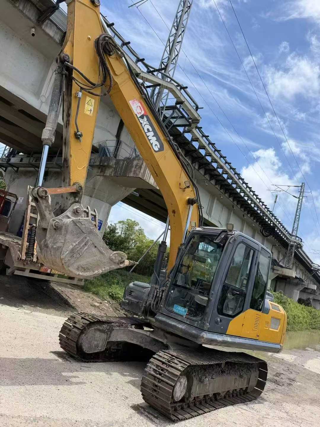 Compre Excavadora XCMG XE135B Usada / 2