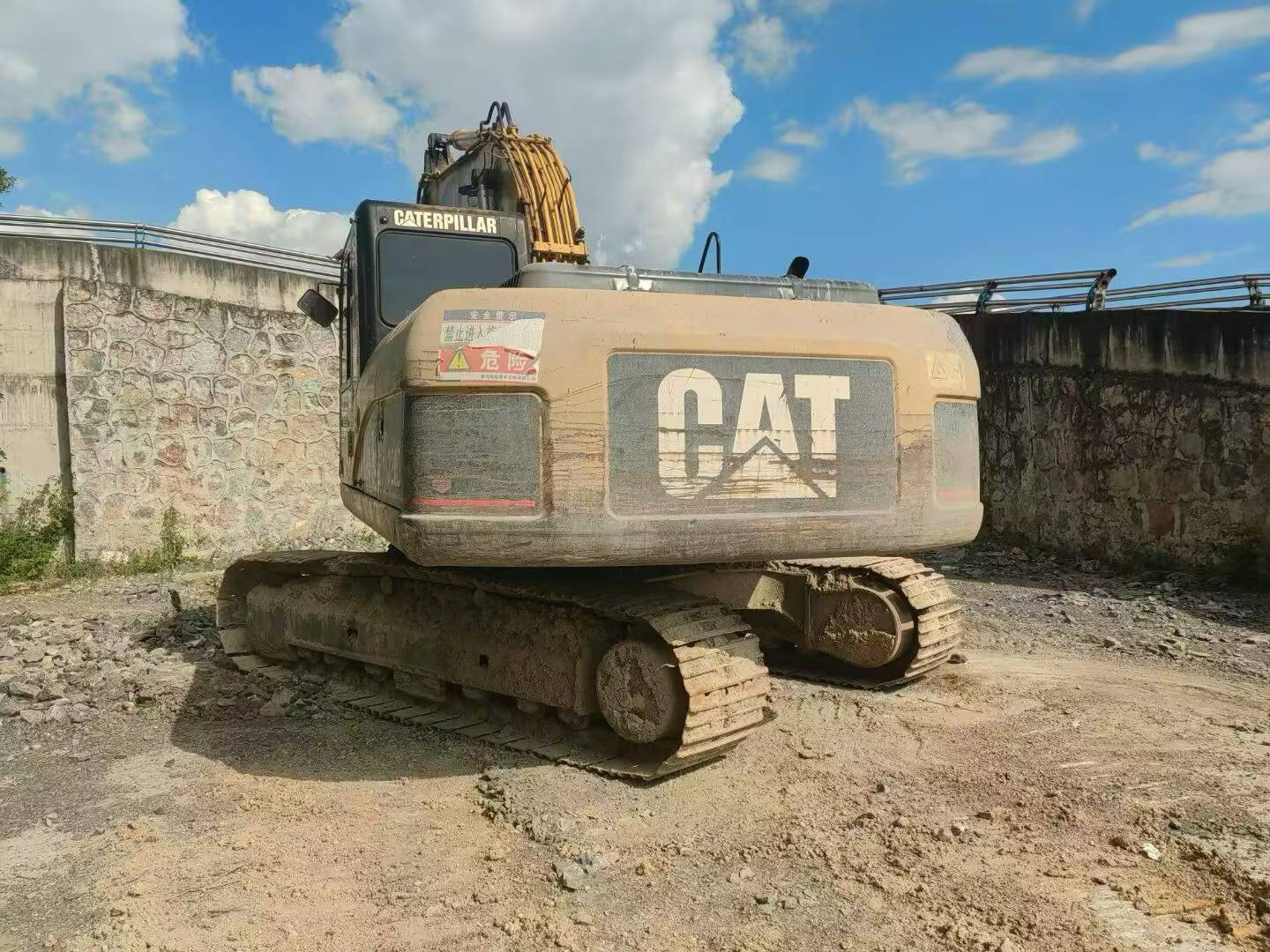 Buy Caterpillar 320D Used Excavator / 1