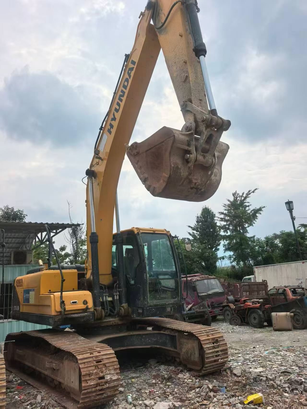 Buy Hyundai R225-7 Used Excavator / 8 Buy Hyundai R225-7 Used Excavator / 8