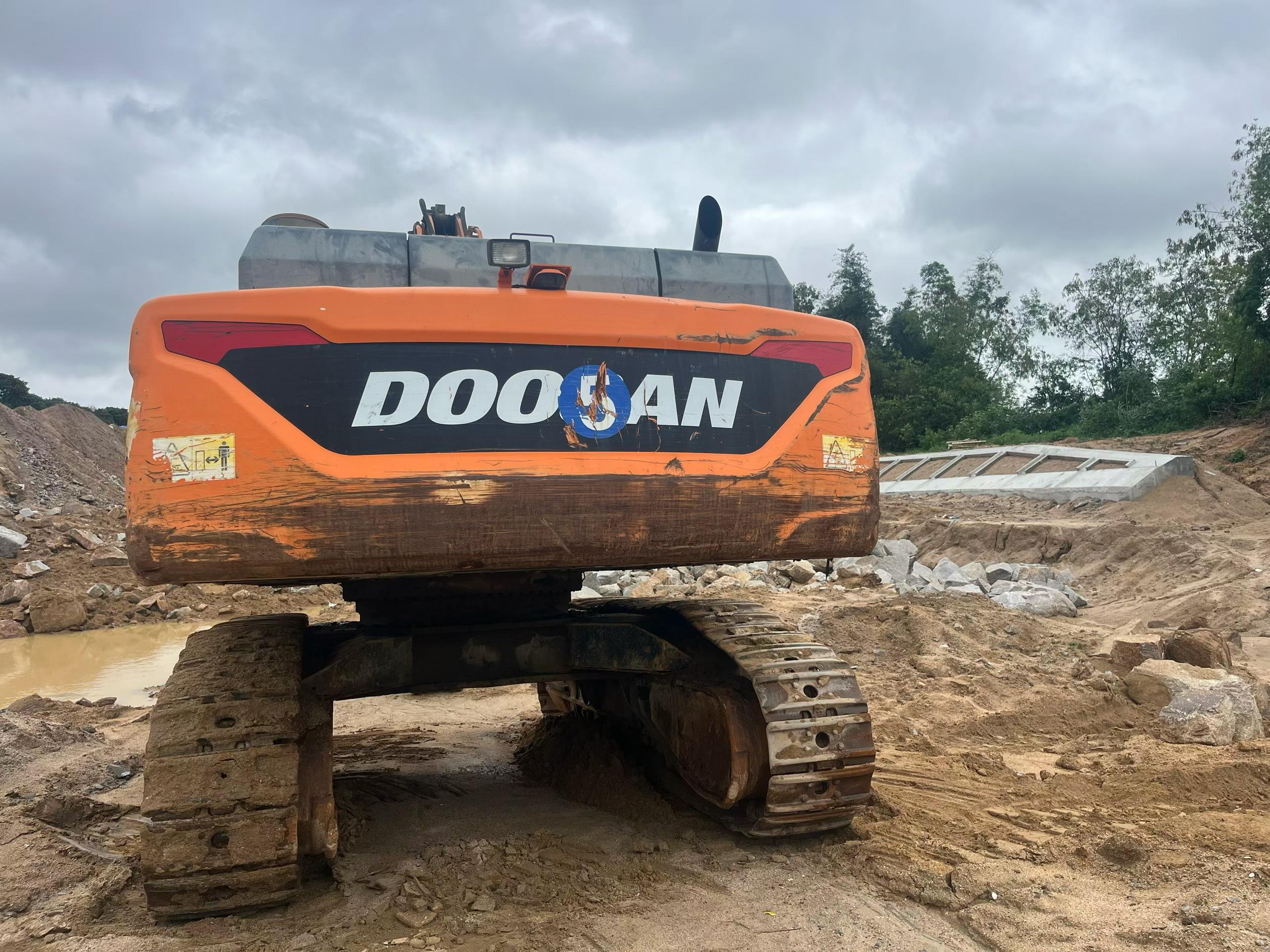 Buy Doosan DX520LC Used Excavator / 1