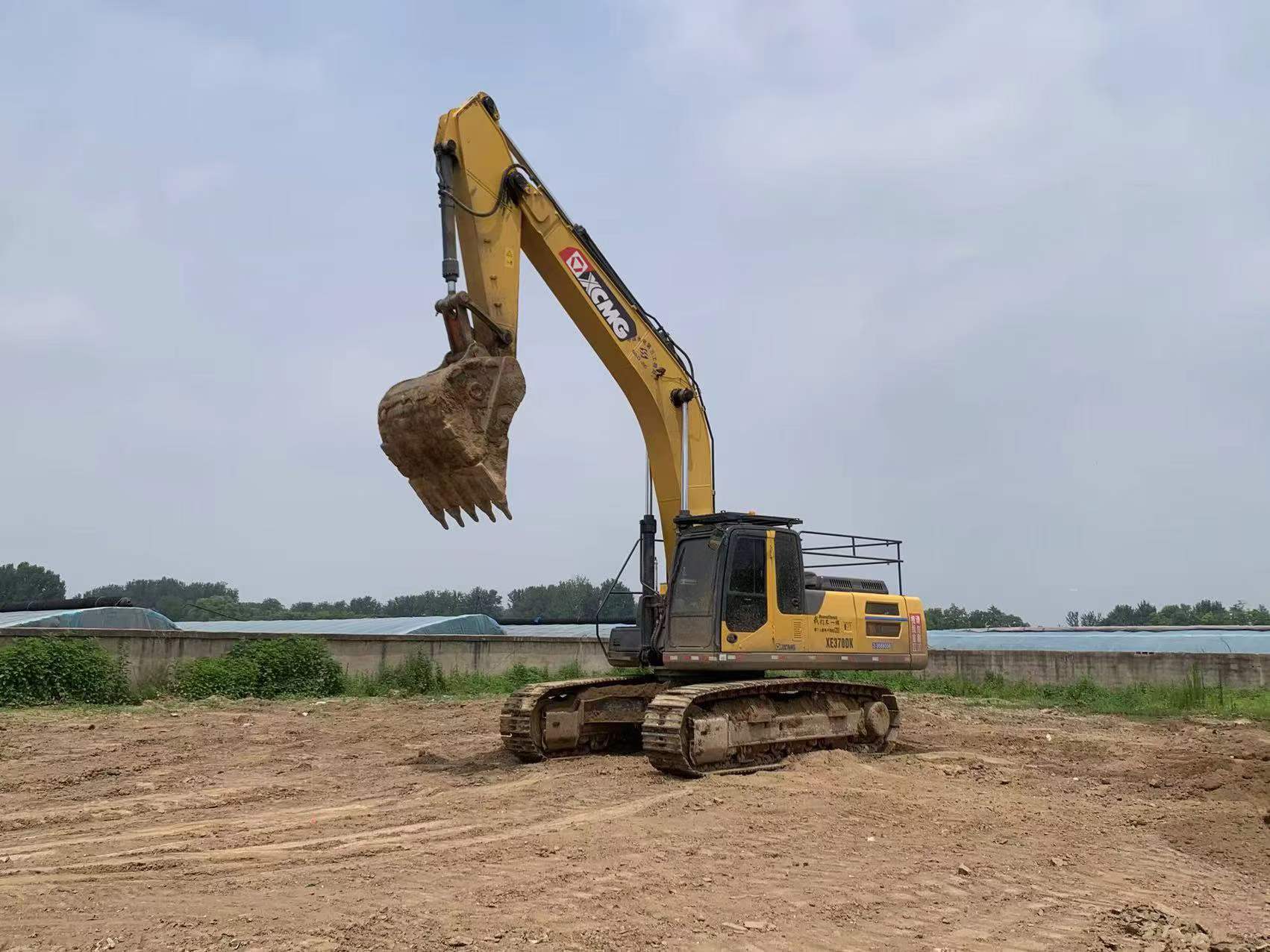 Buy XCMG XE370D Used Excavator