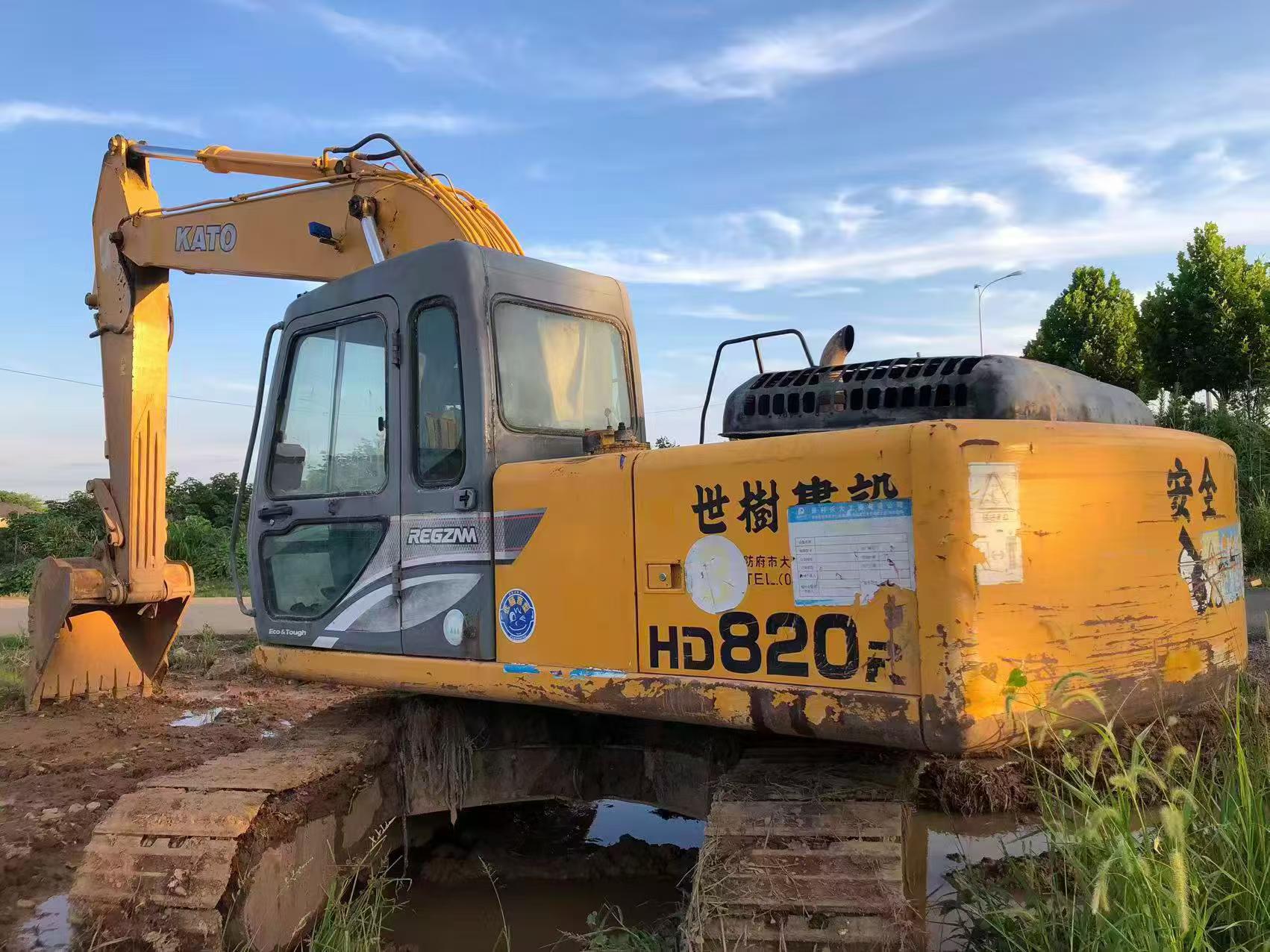 Buy Kato HD820 Used Excavator / 1