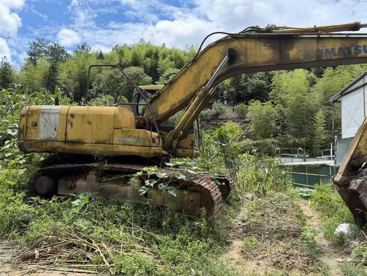 Buy Komatsu PC200-7 Used Excavator / 1